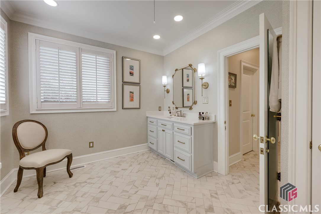 577 Cloverhurst Avenue W