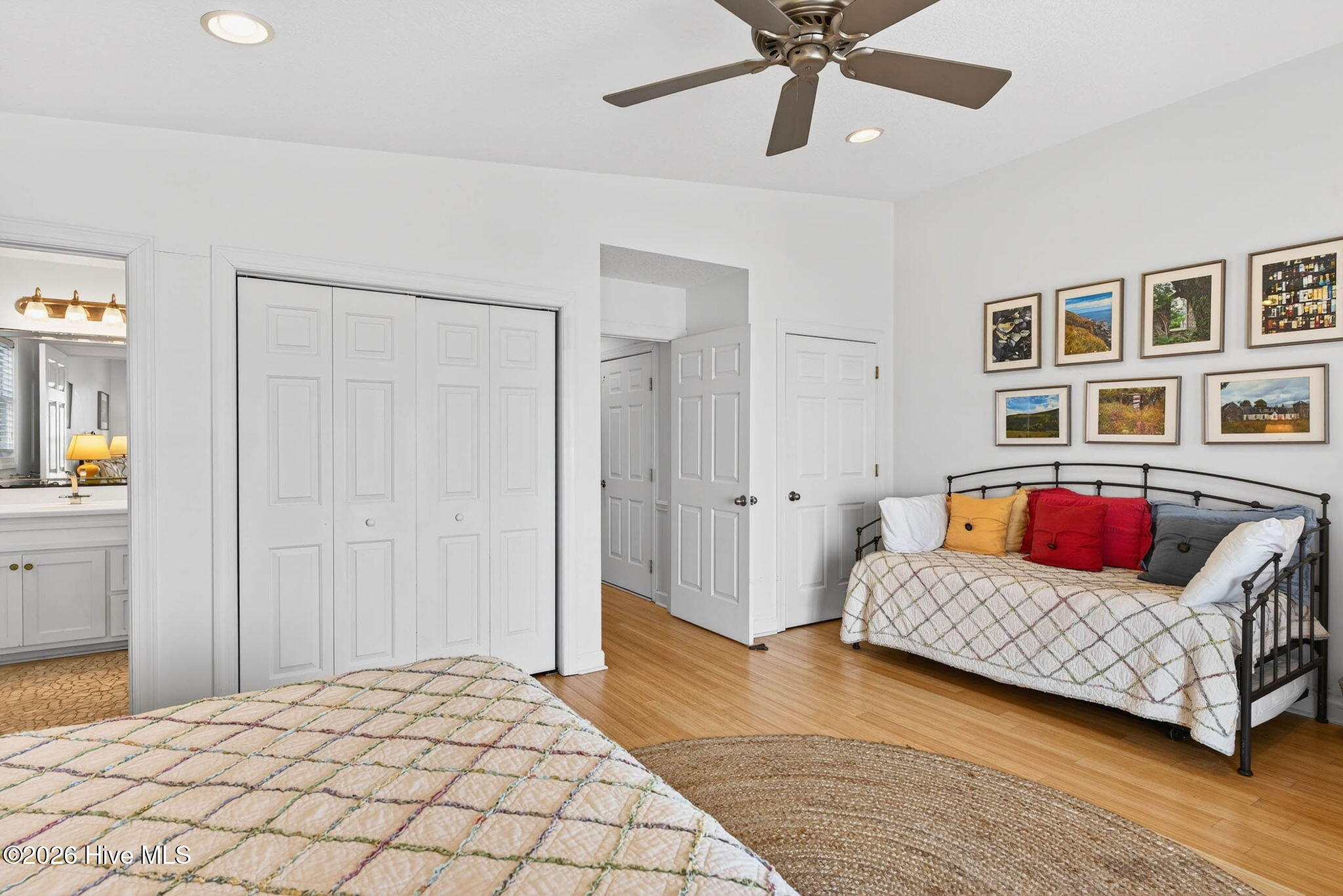 100563244 | Photo 23