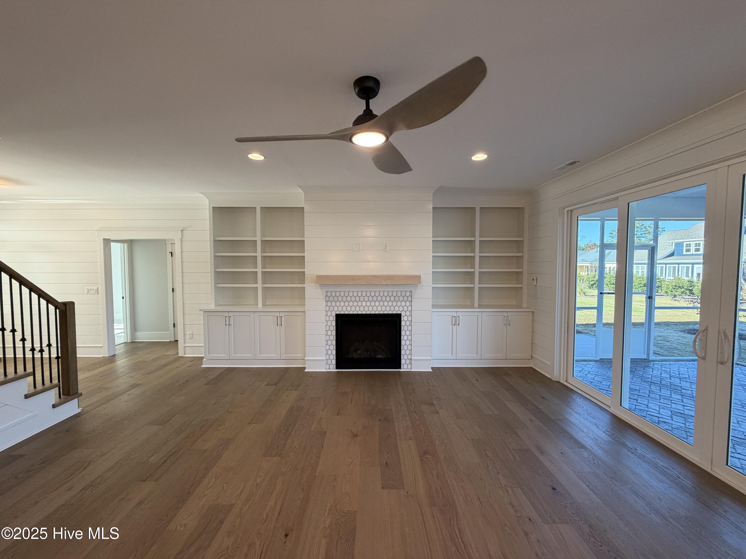 100518580 | Photo 17