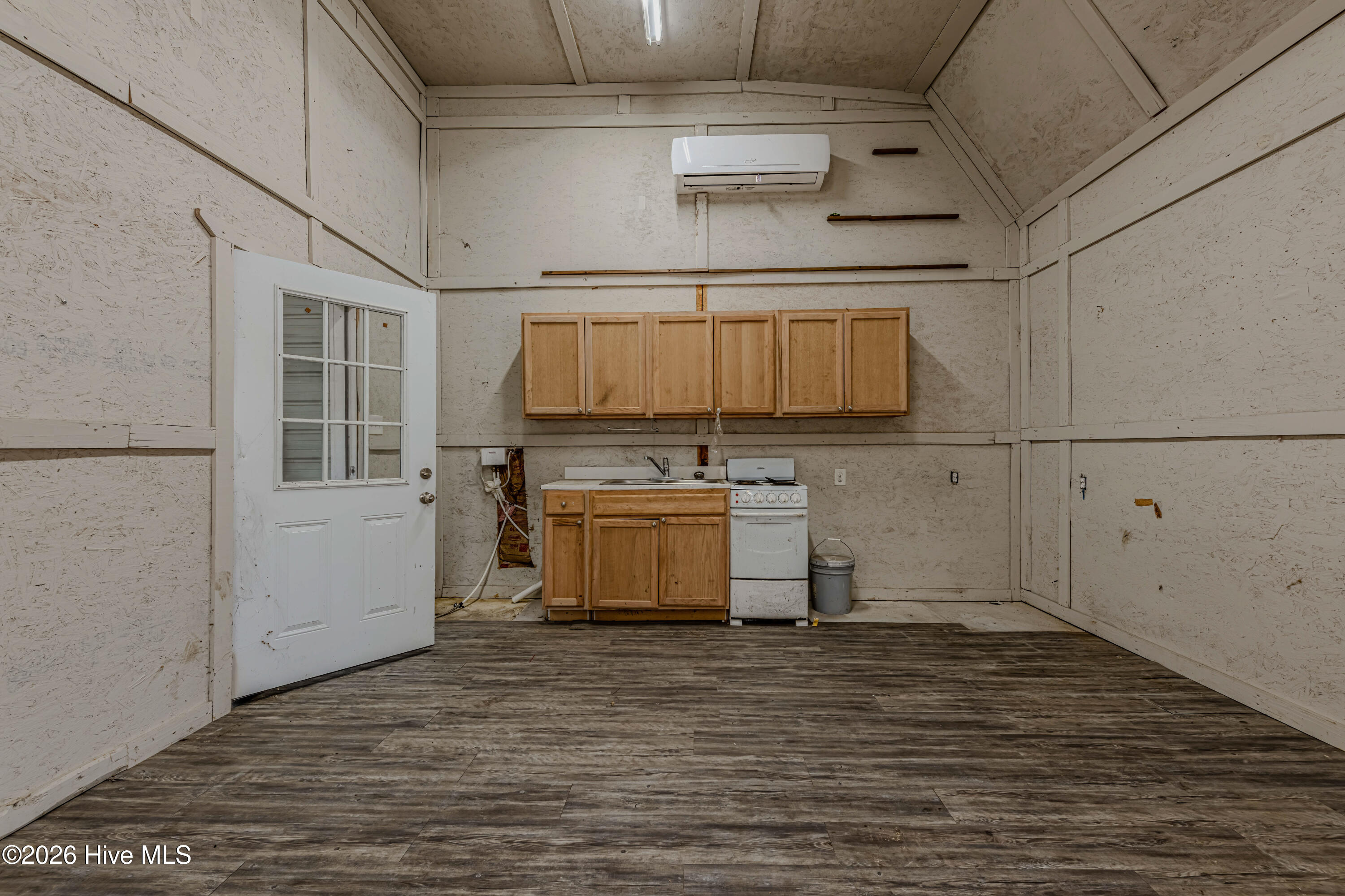 100549124 | Photo 47