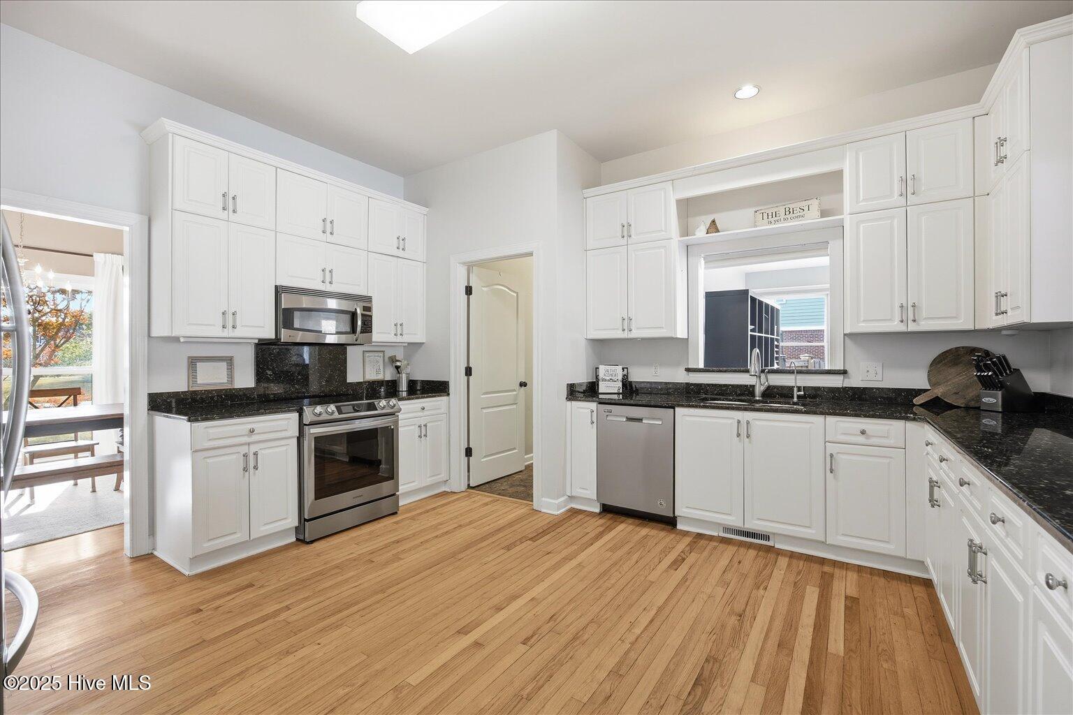 100542607 | Photo 10