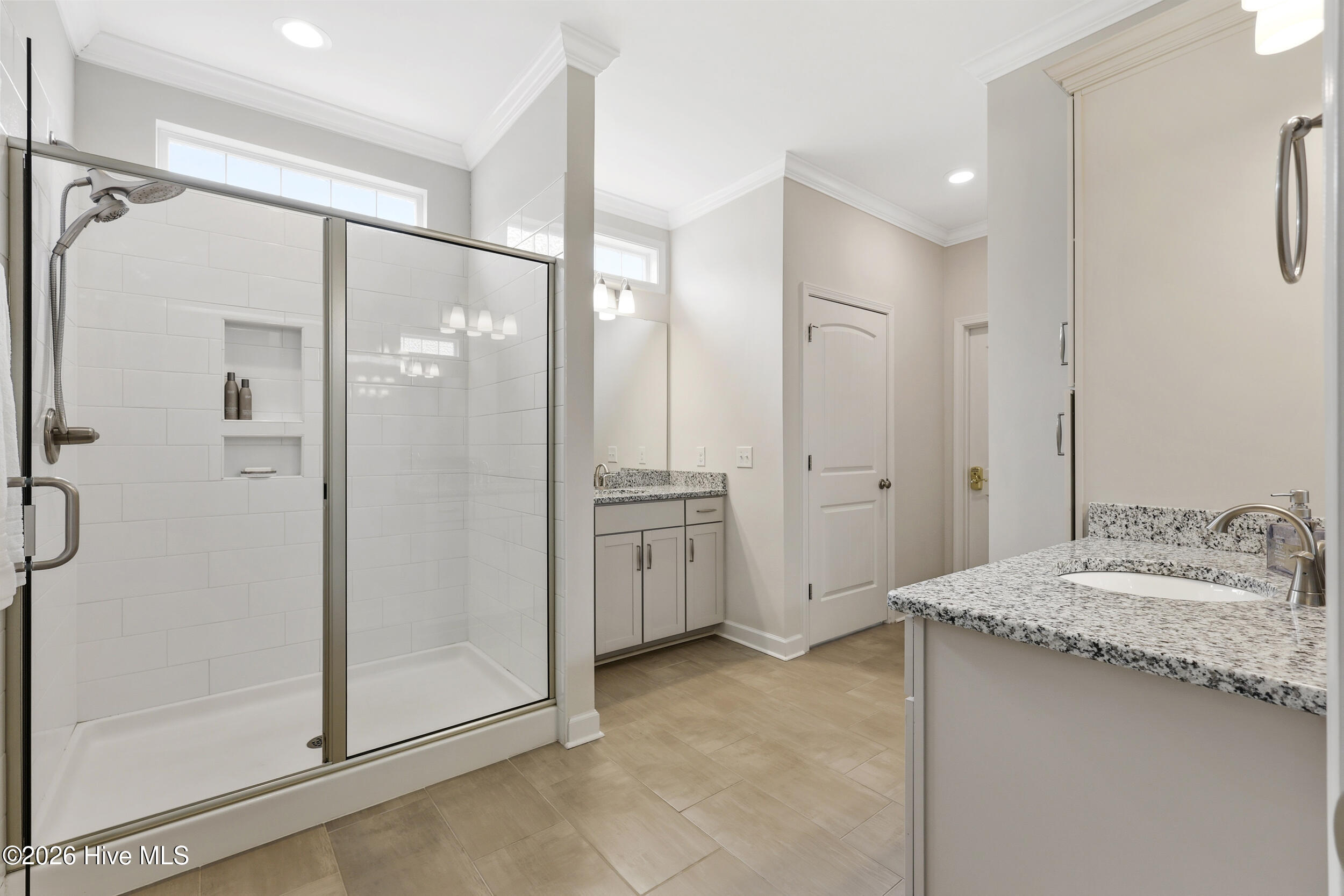 100570535 | Photo 26