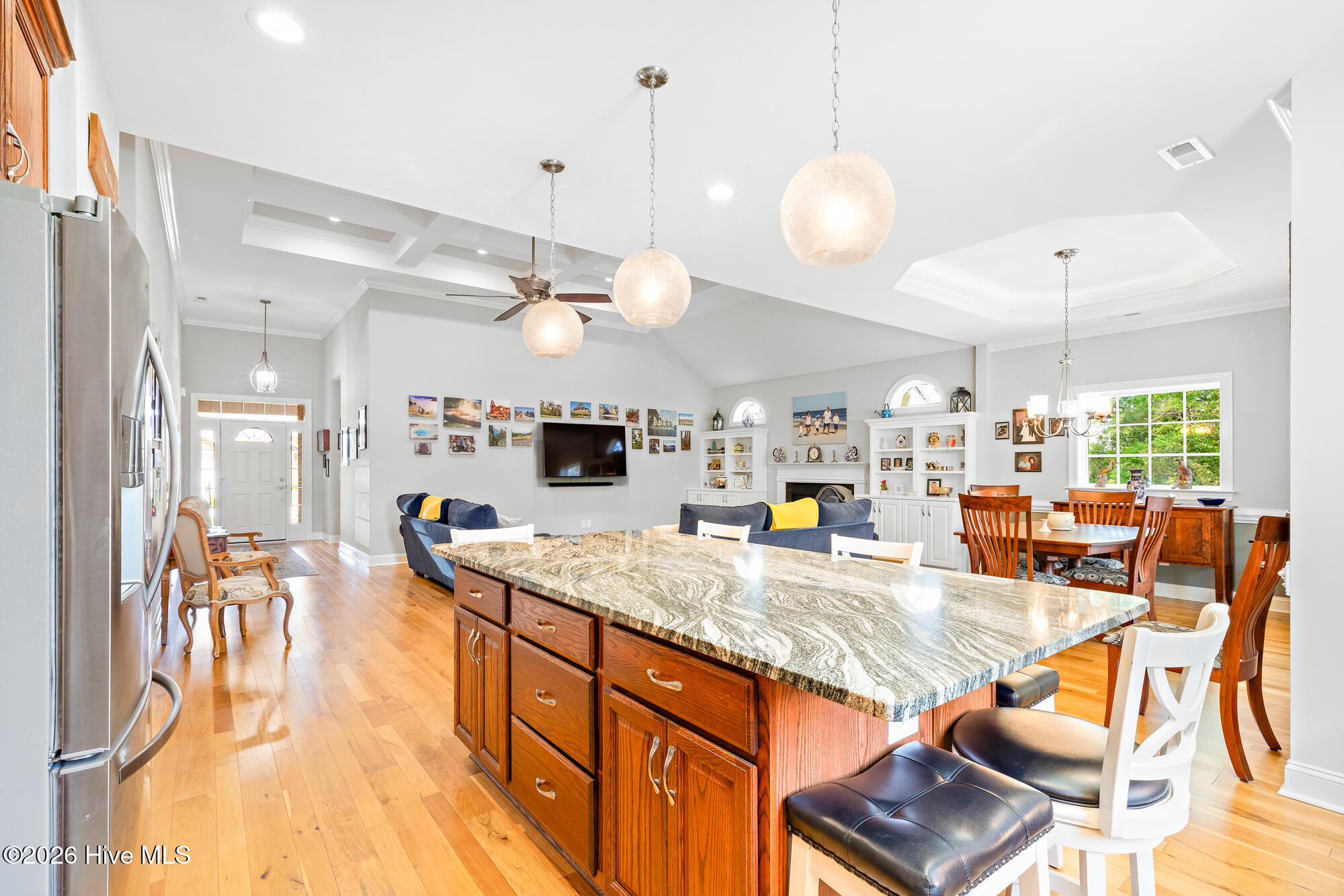 100567738 | Photo 12