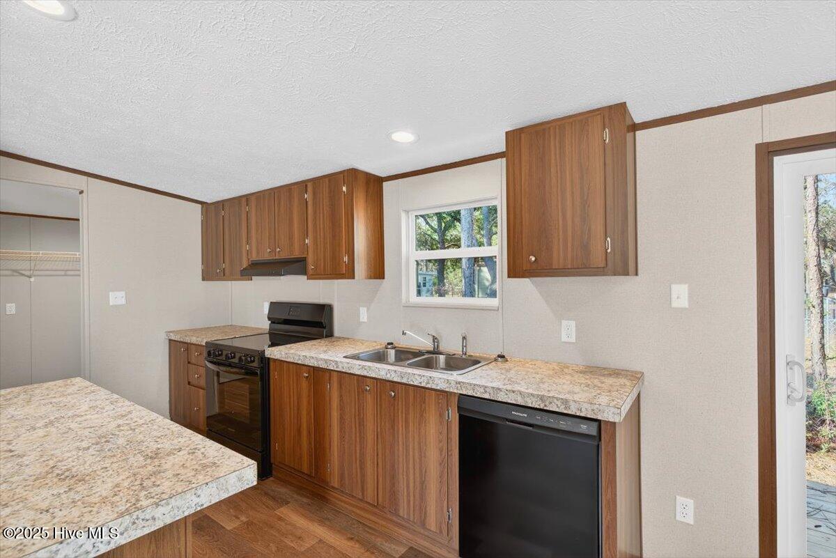 100544292 | Photo 23