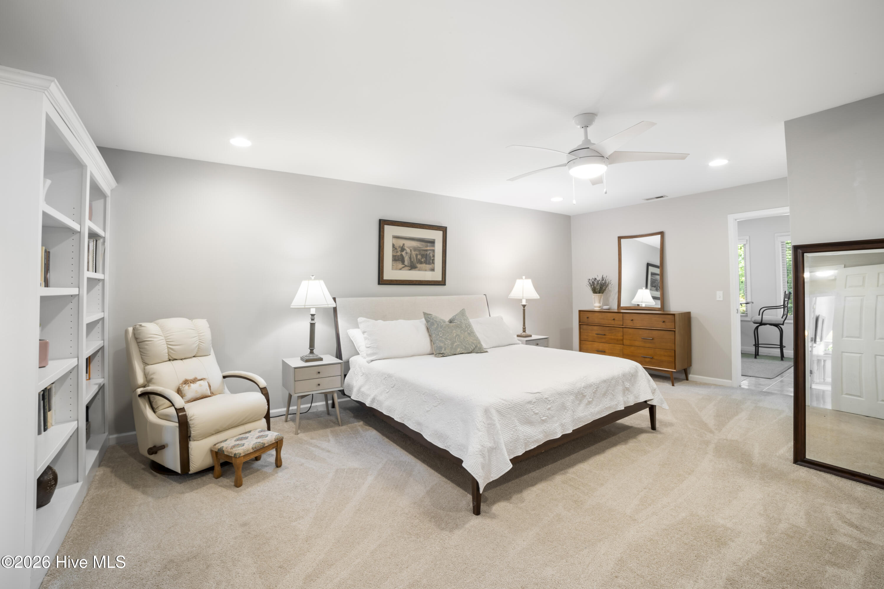 100567457 | Photo 12