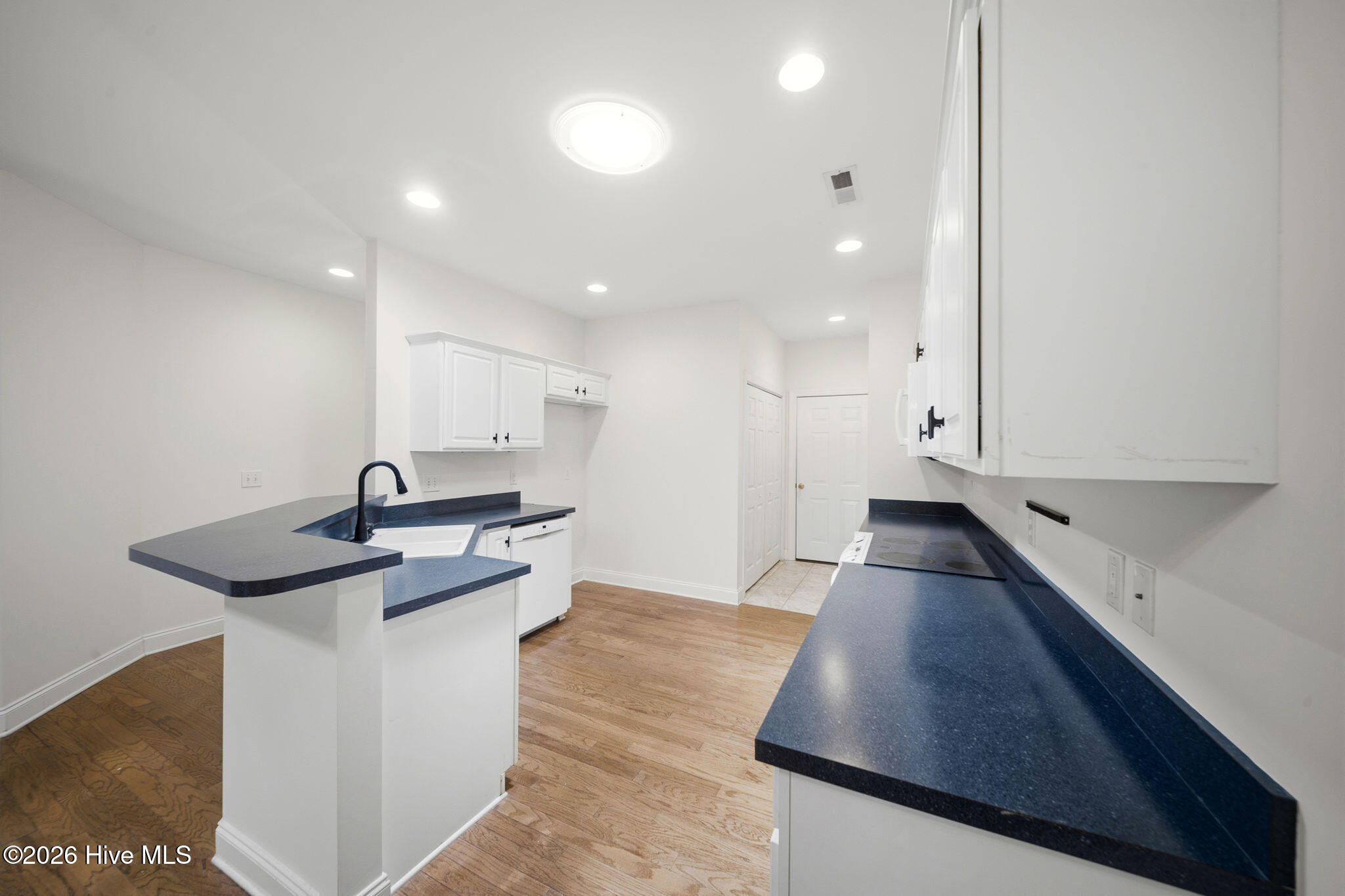 100567711 | Photo 15