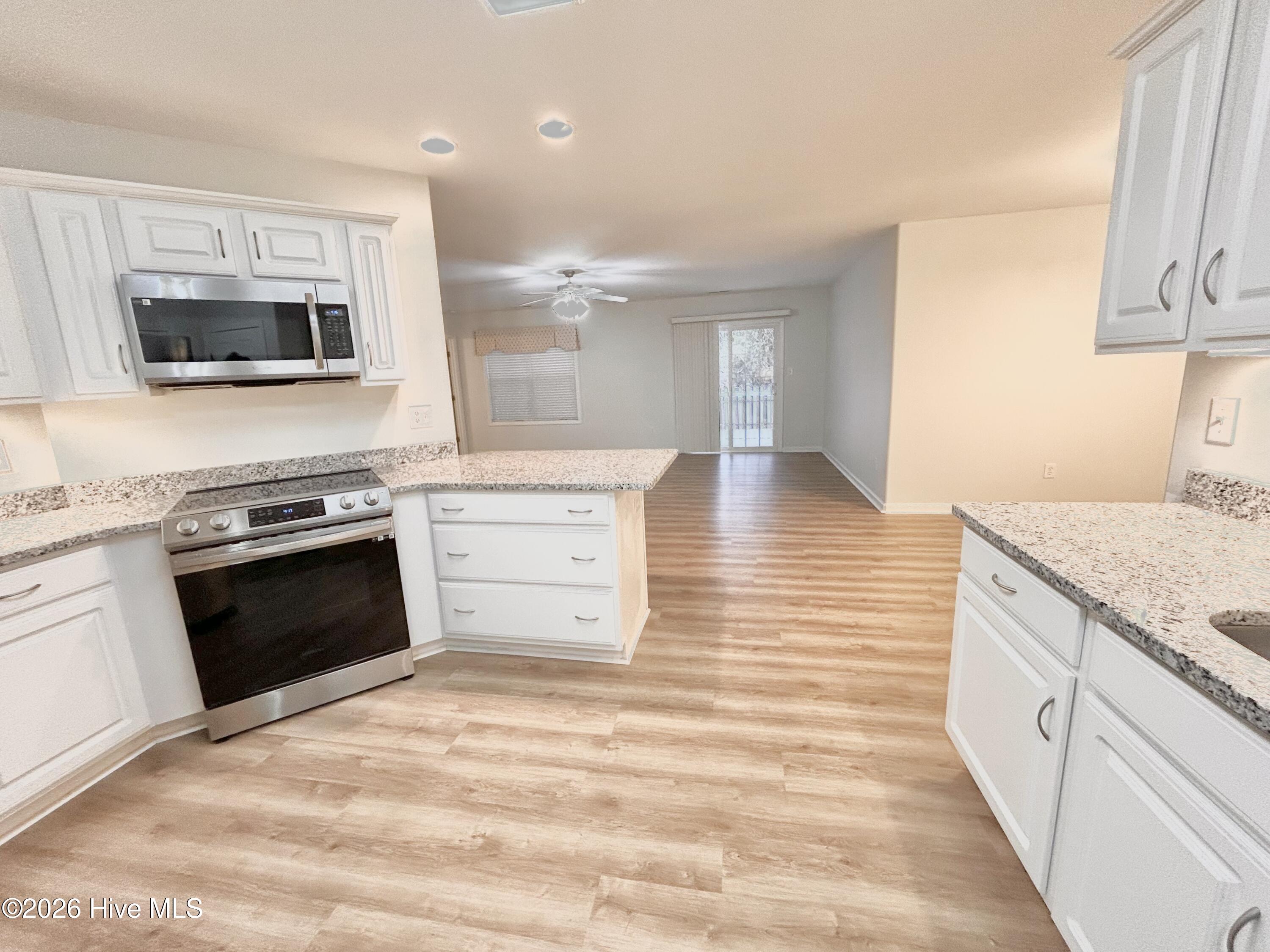 100542918 | Photo 13