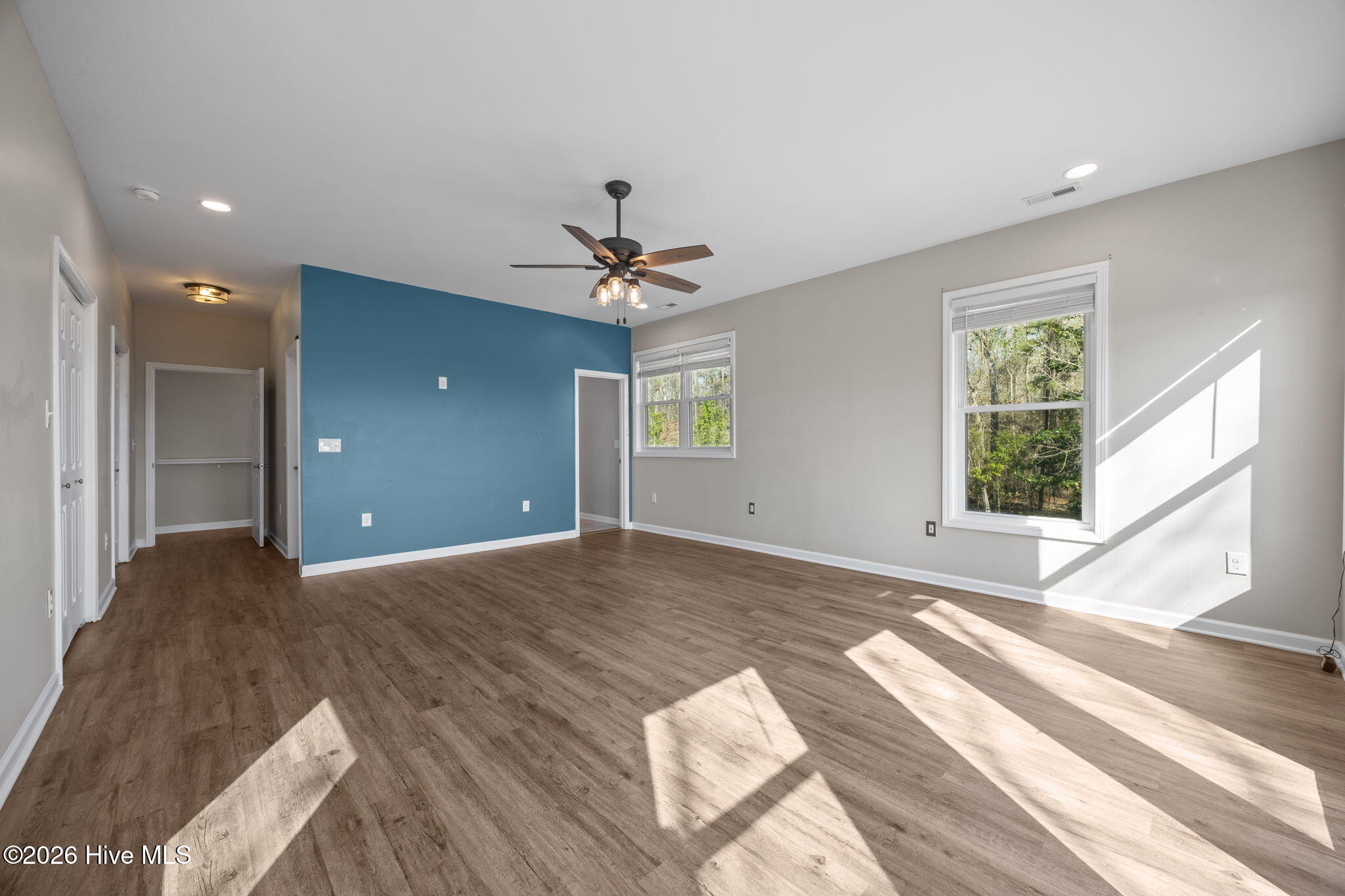 100562529 | Photo 30