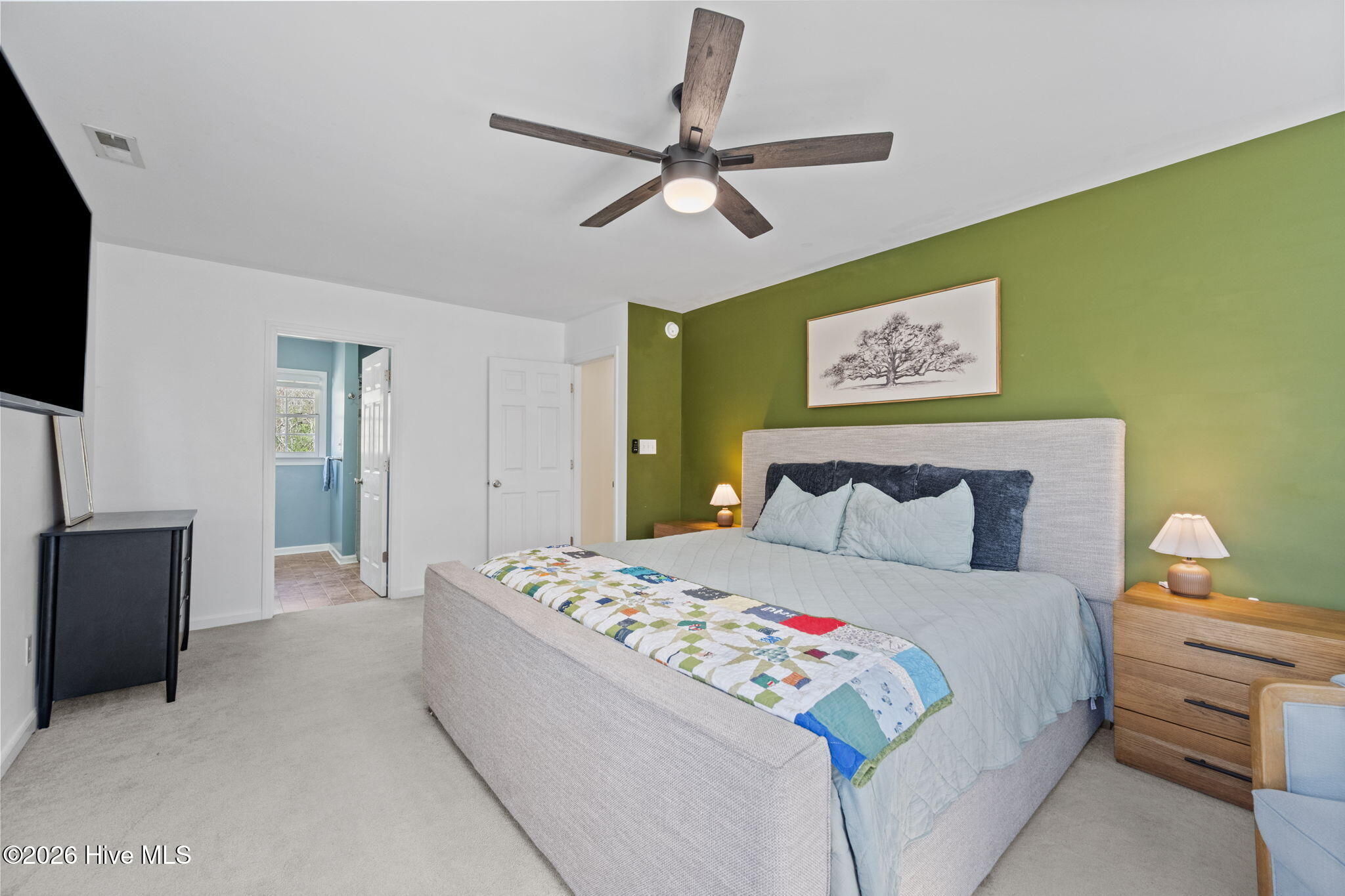 100561787 | Photo 24