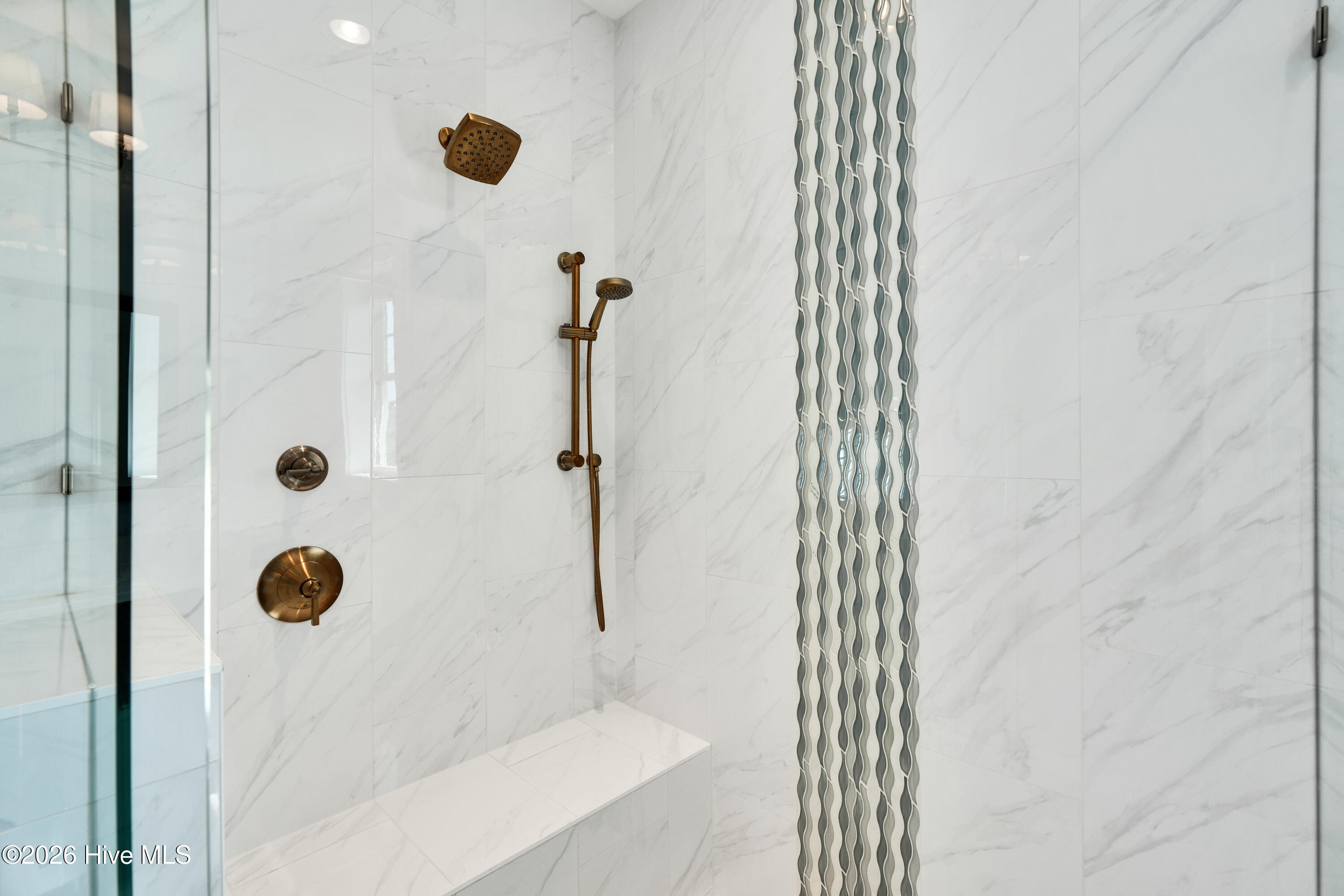 100567914 | Photo 35