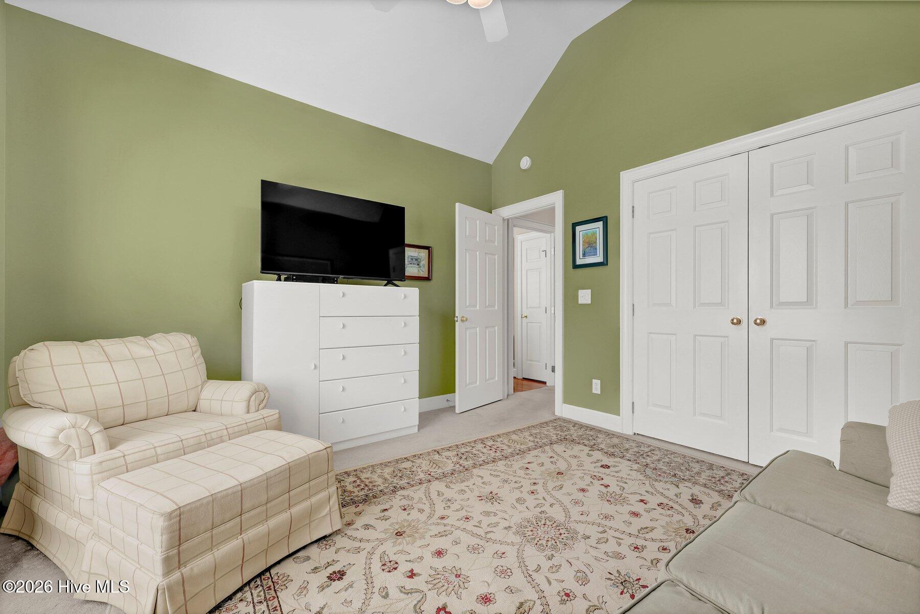 100567286 | Photo 21