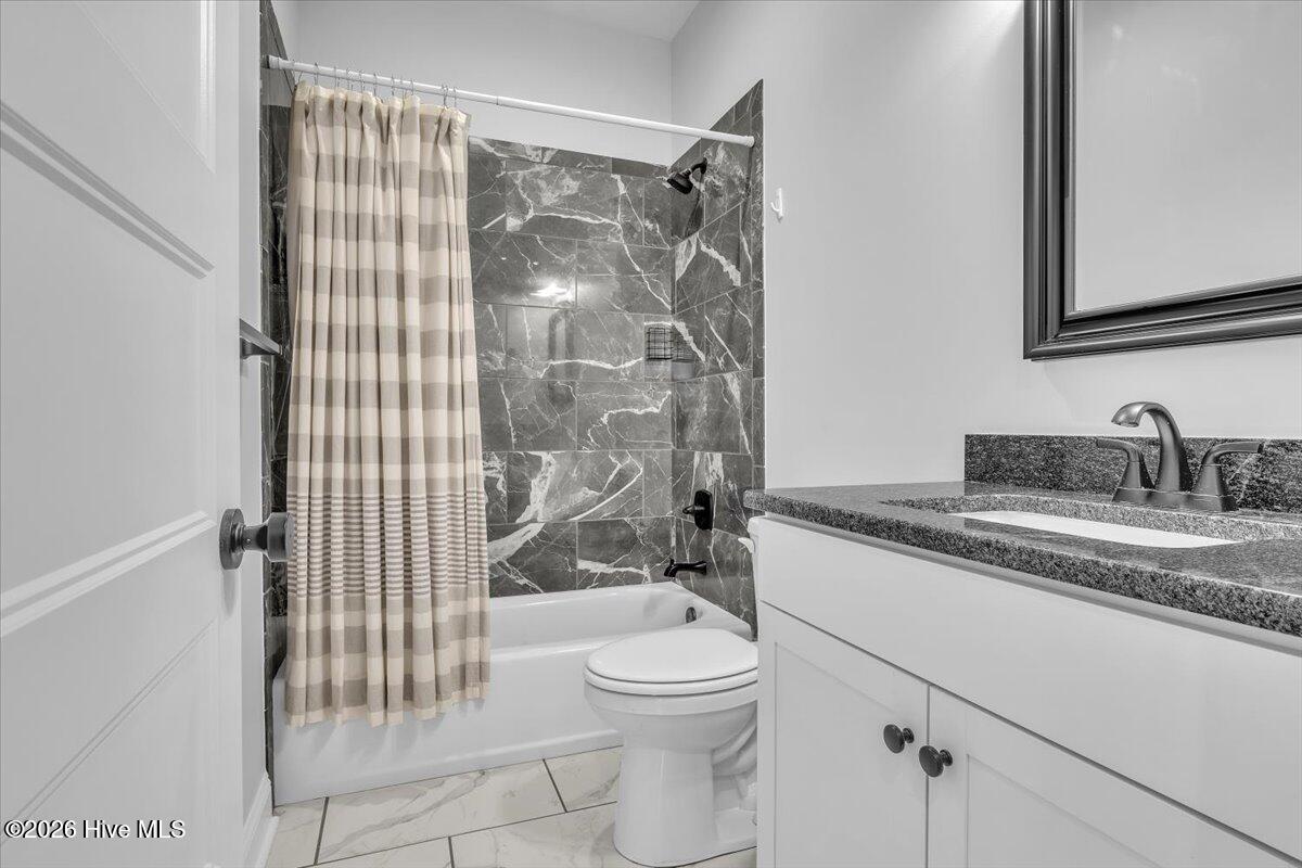 100552263 | Photo 25