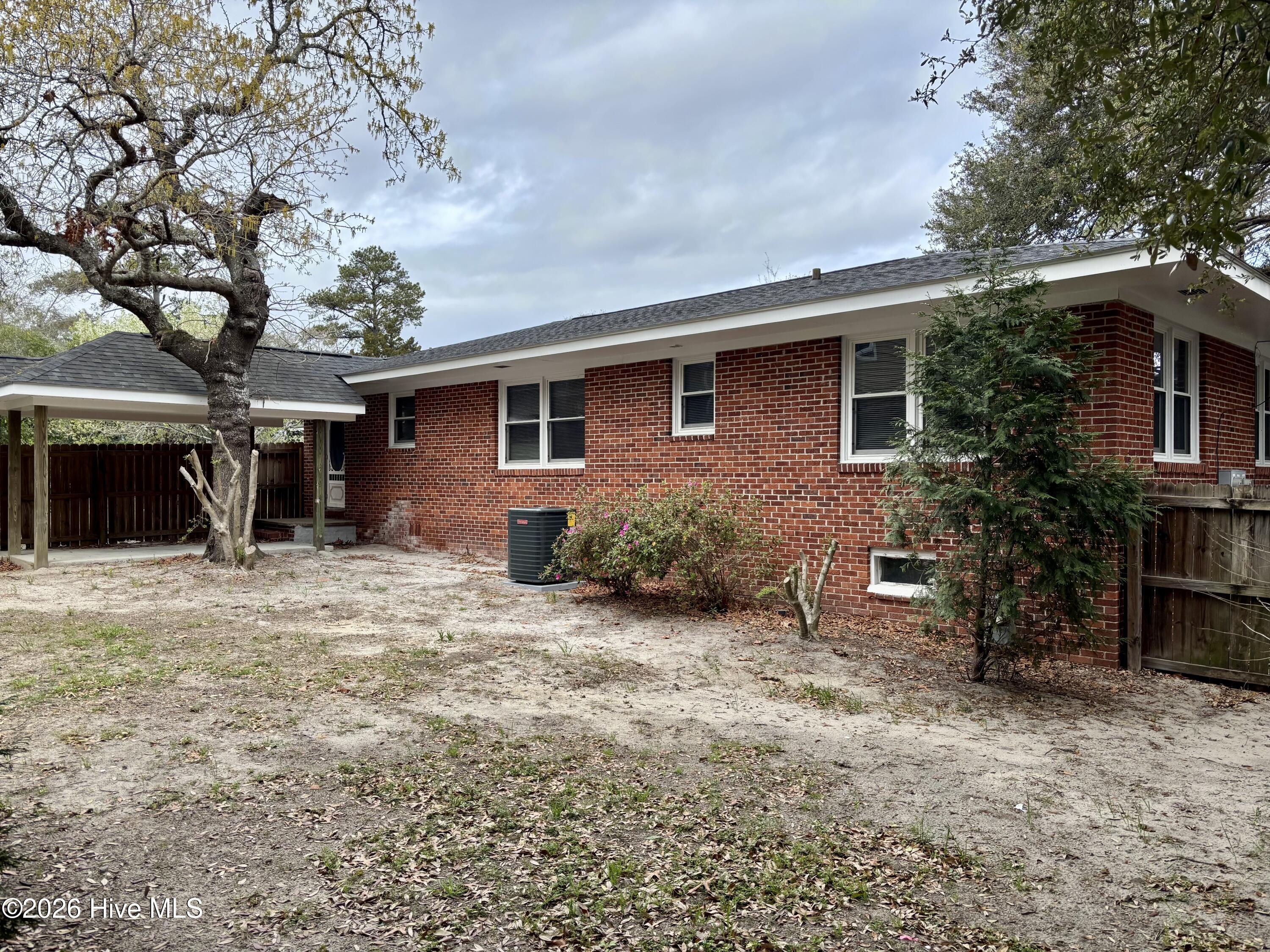 100561004 | Photo 24