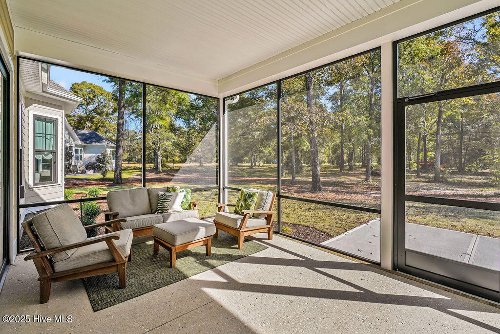 100512087 | Photo 44