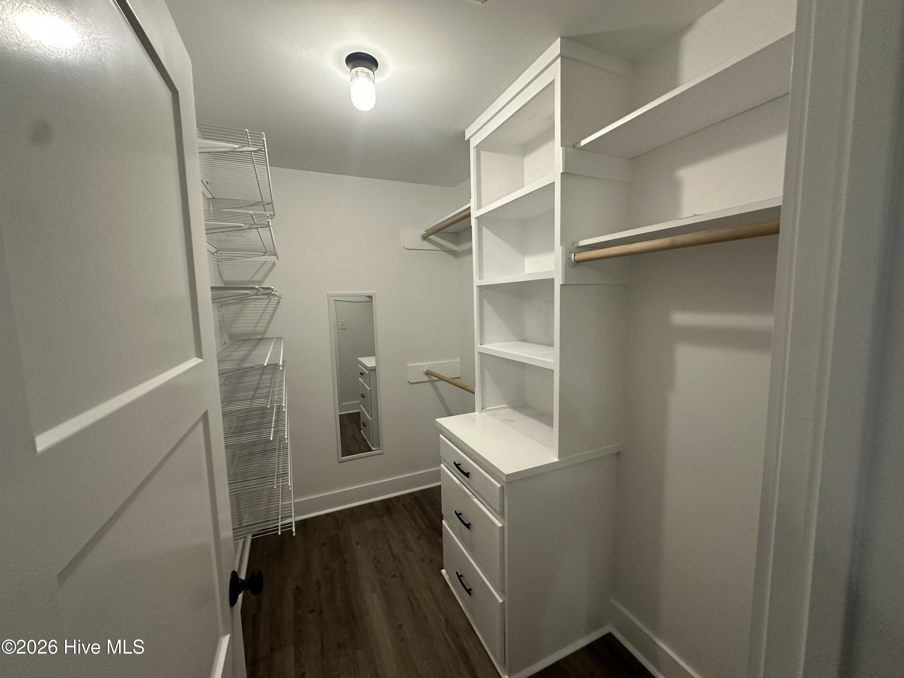 100548968 | Photo 11