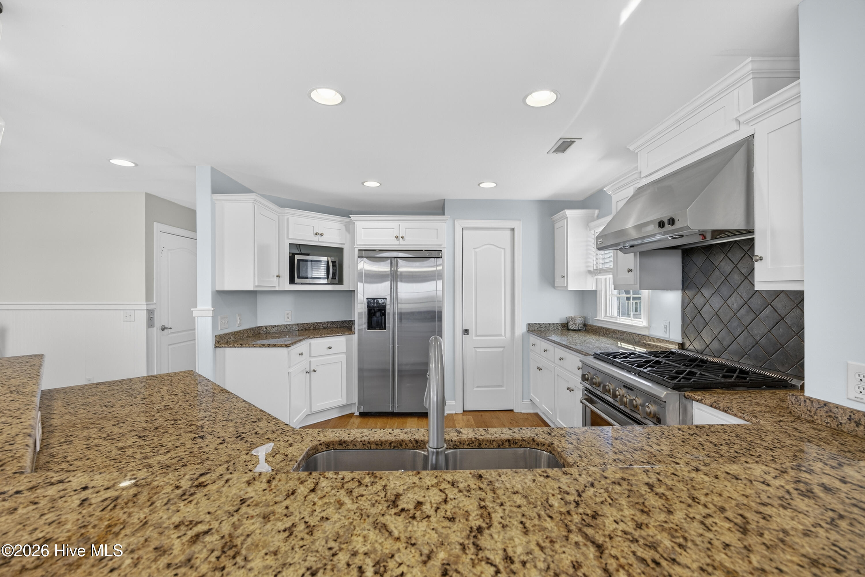 100554981 | Photo 79