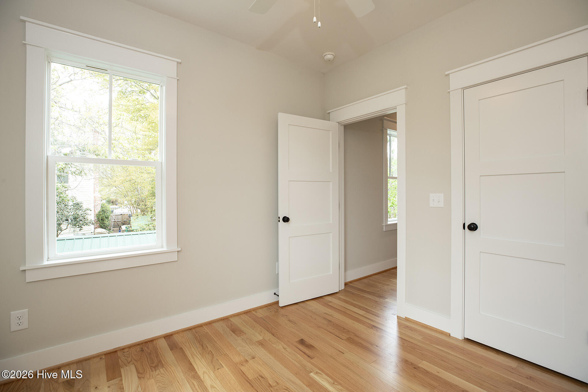 100562068 | Photo 23