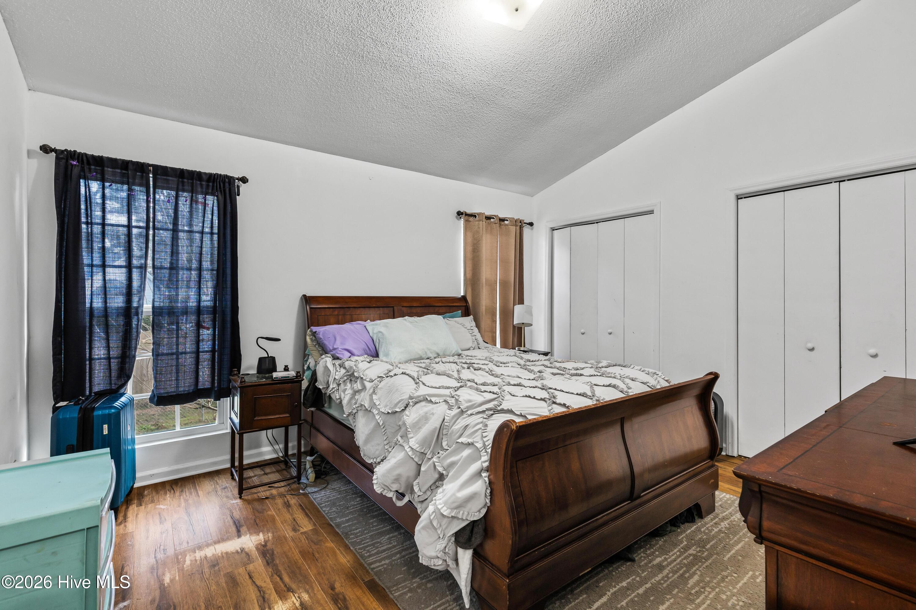 100548610 | Photo 12