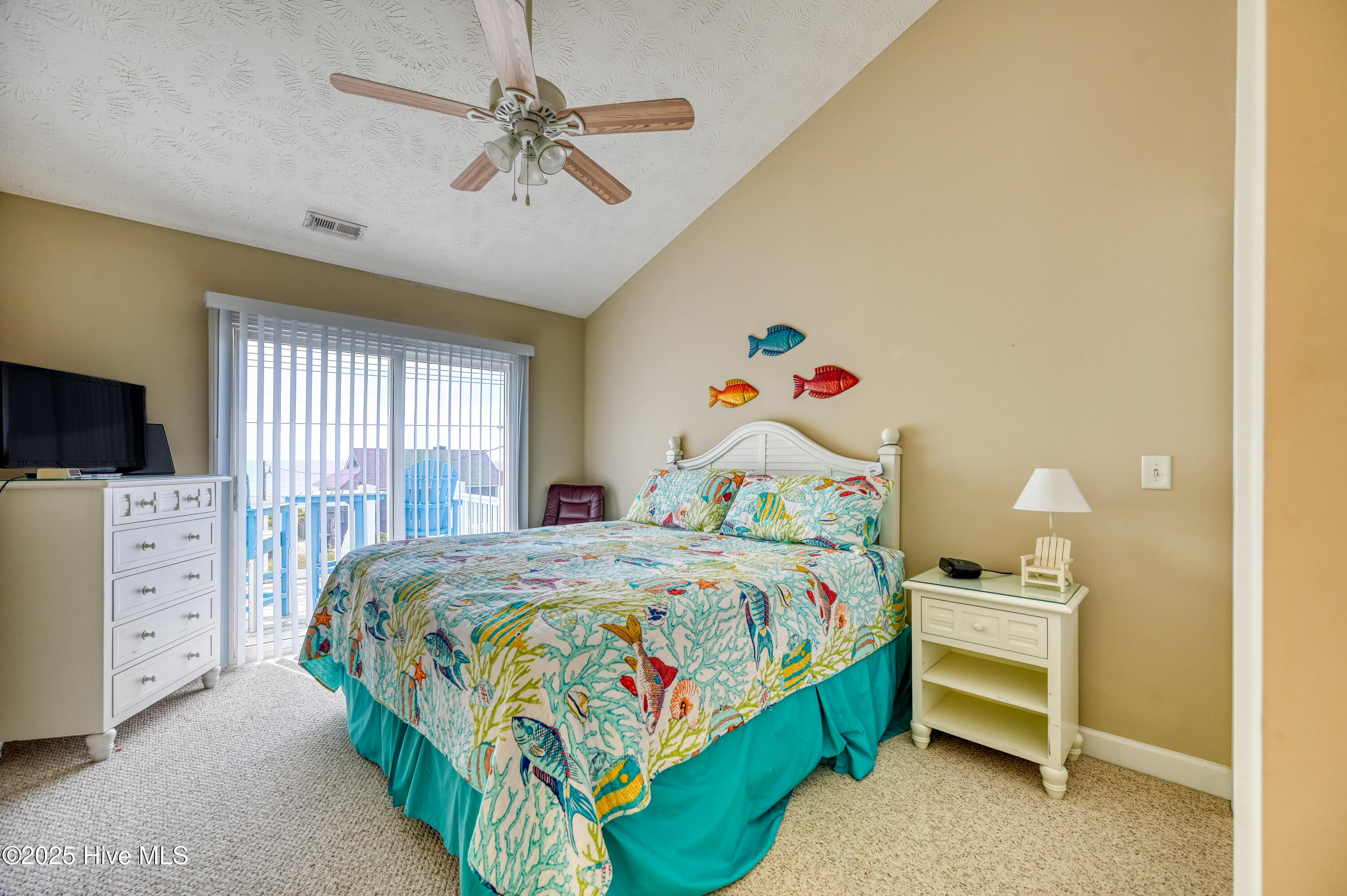 100502638 | Photo 26