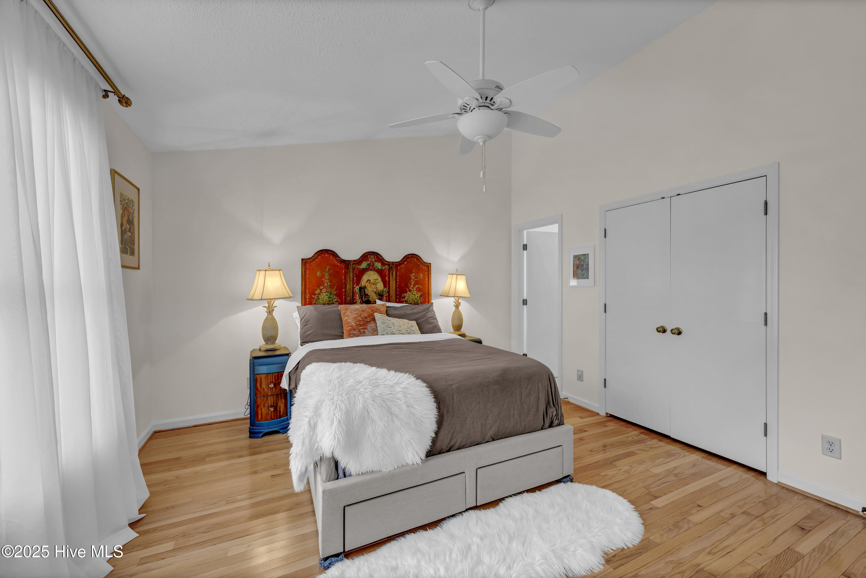 100531502 | Photo 15