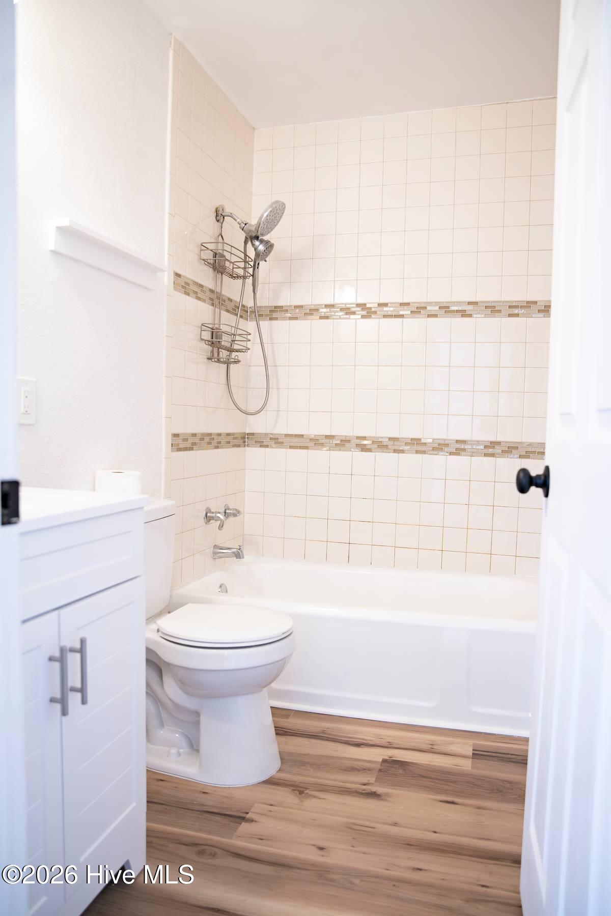 100568103 | Photo 12