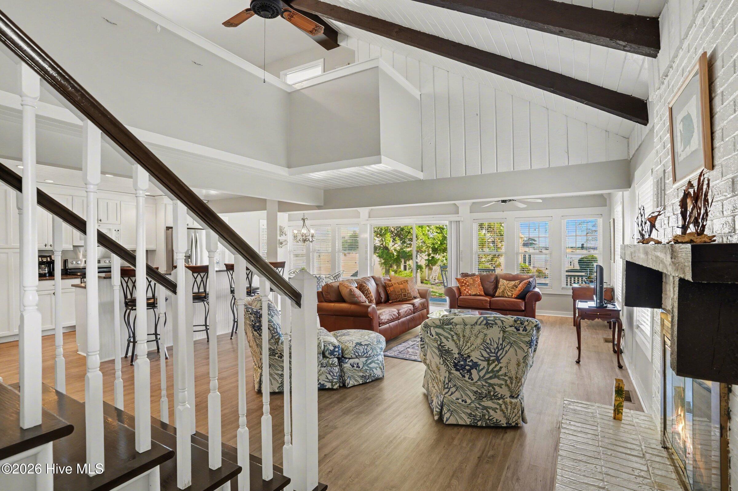 100561753 | Photo 32