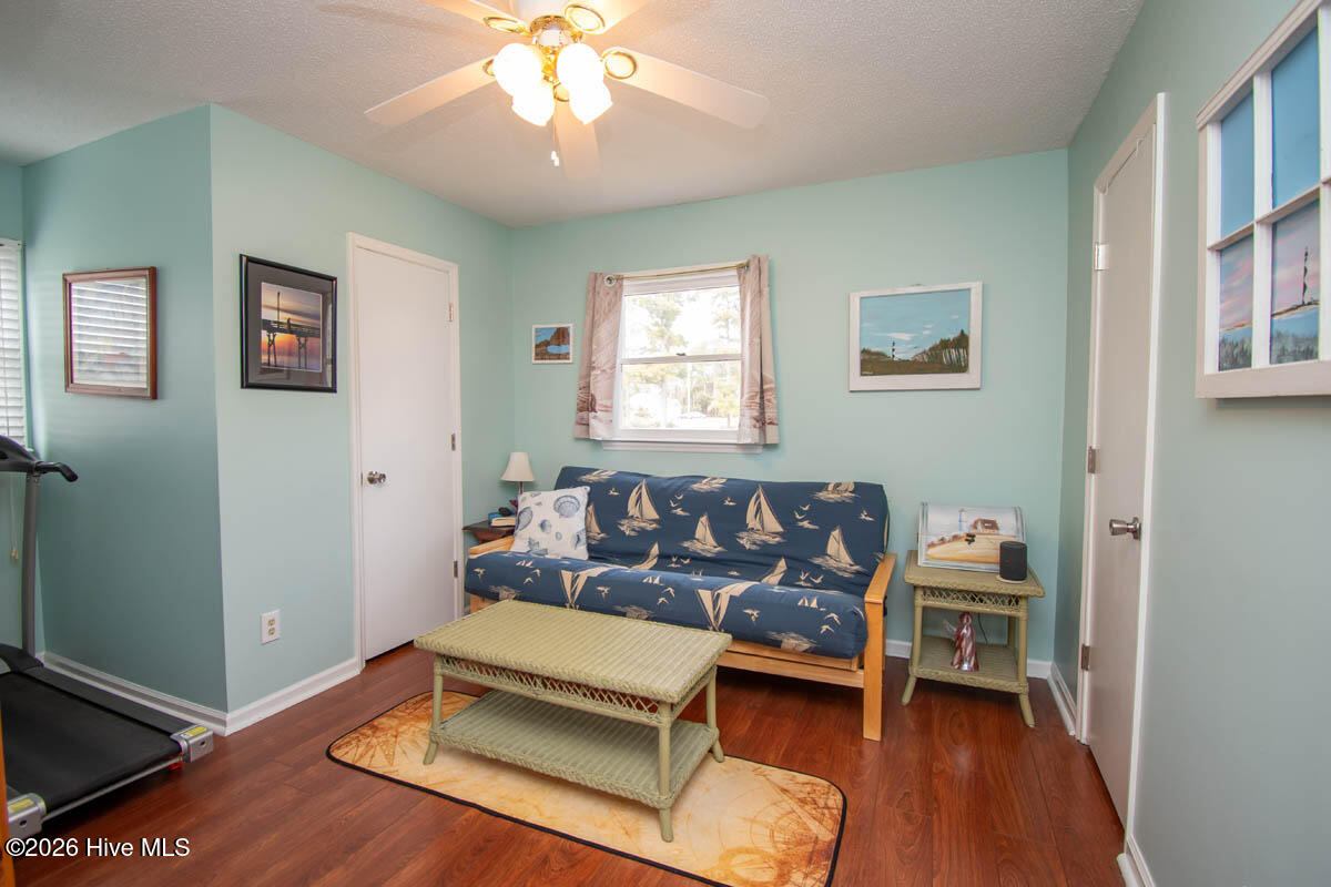 915 Sunset Boulevard,Newport