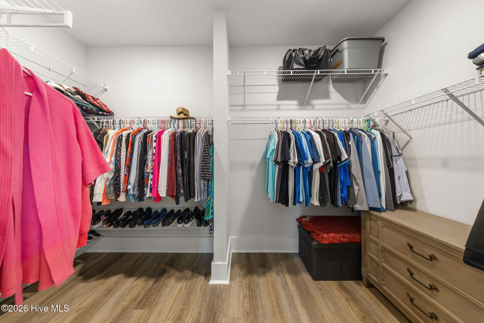 100554003 | Photo 38