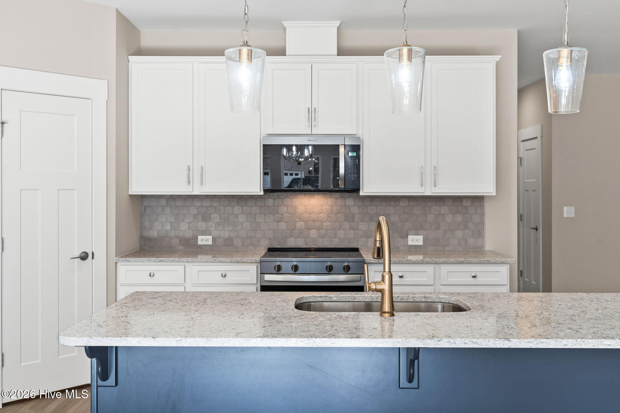 100537580 | Photo 10