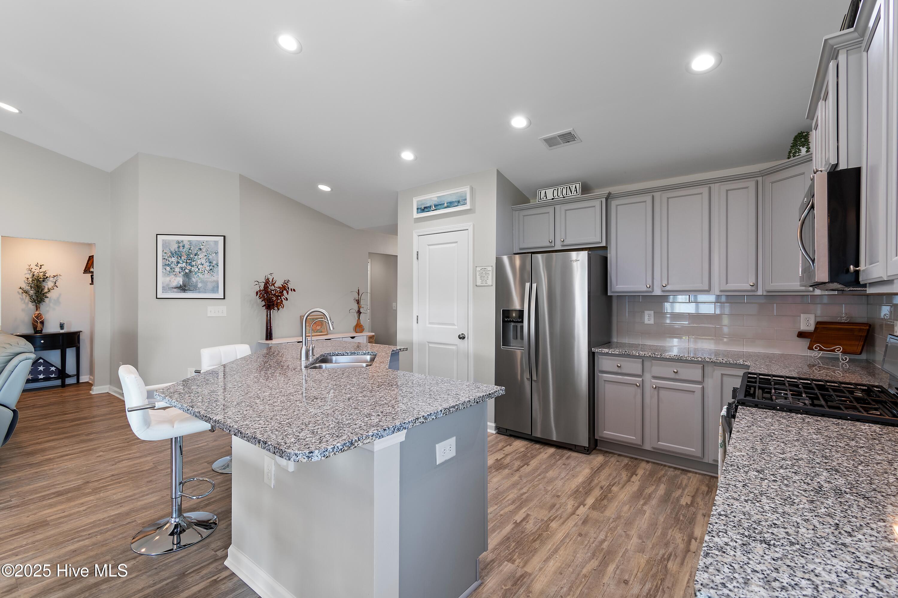 100535031 | Photo 16