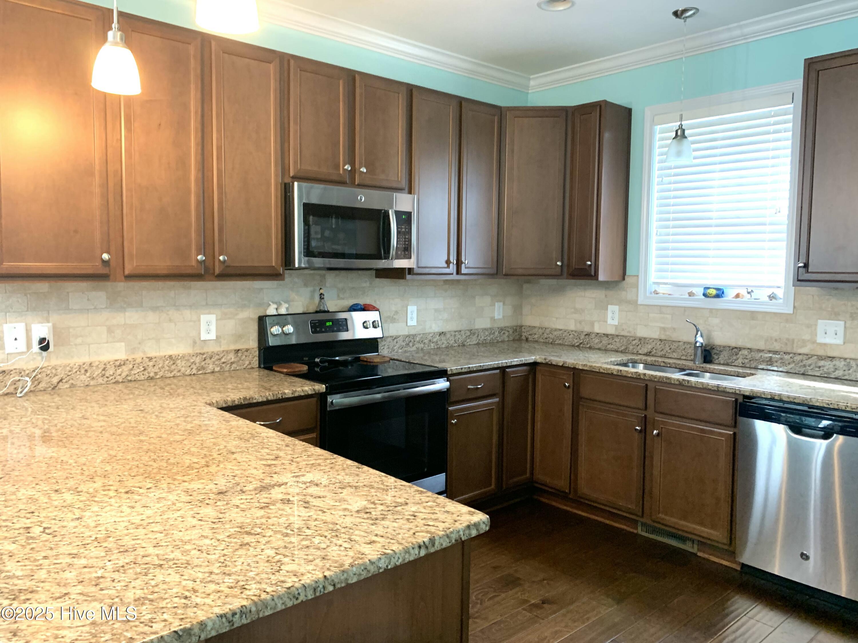 100536015 | Photo 23