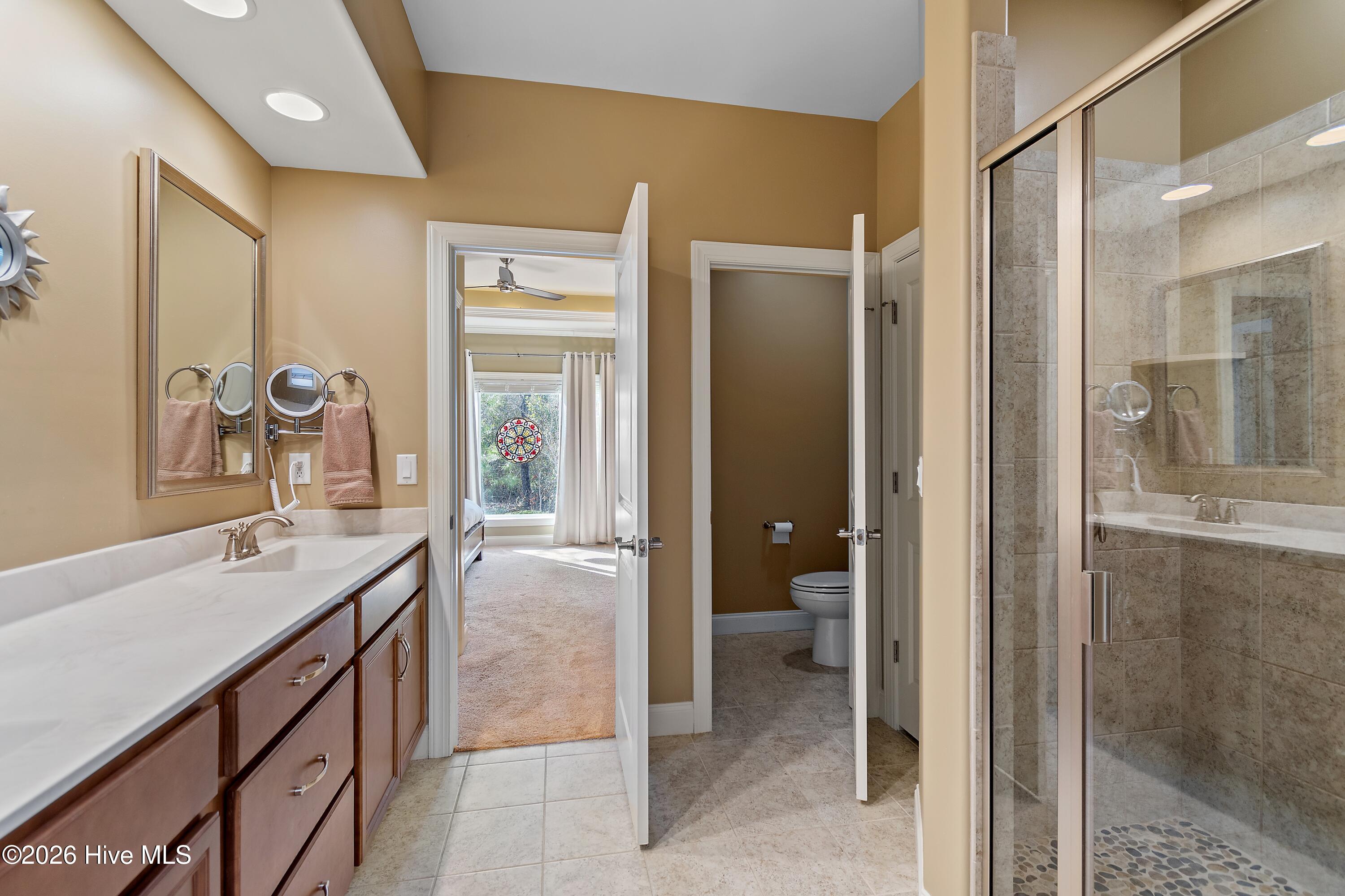 100558419 | Photo 33