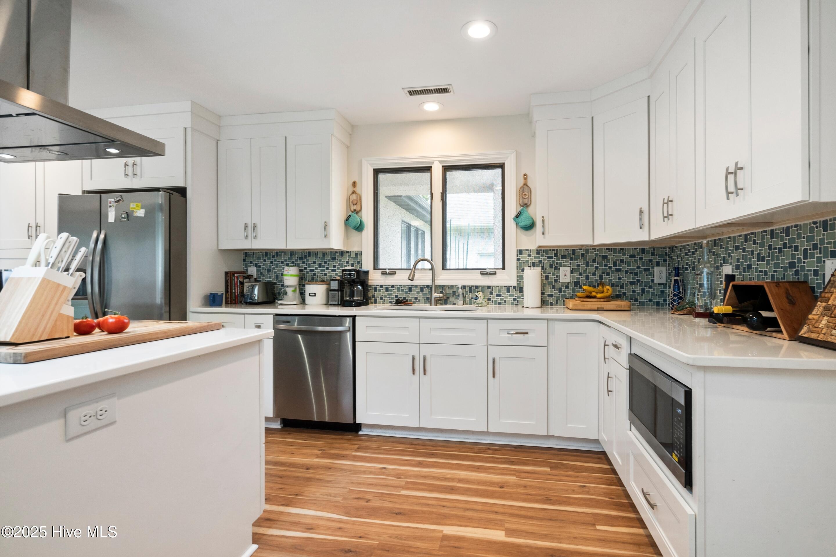 100517106 | Photo 18