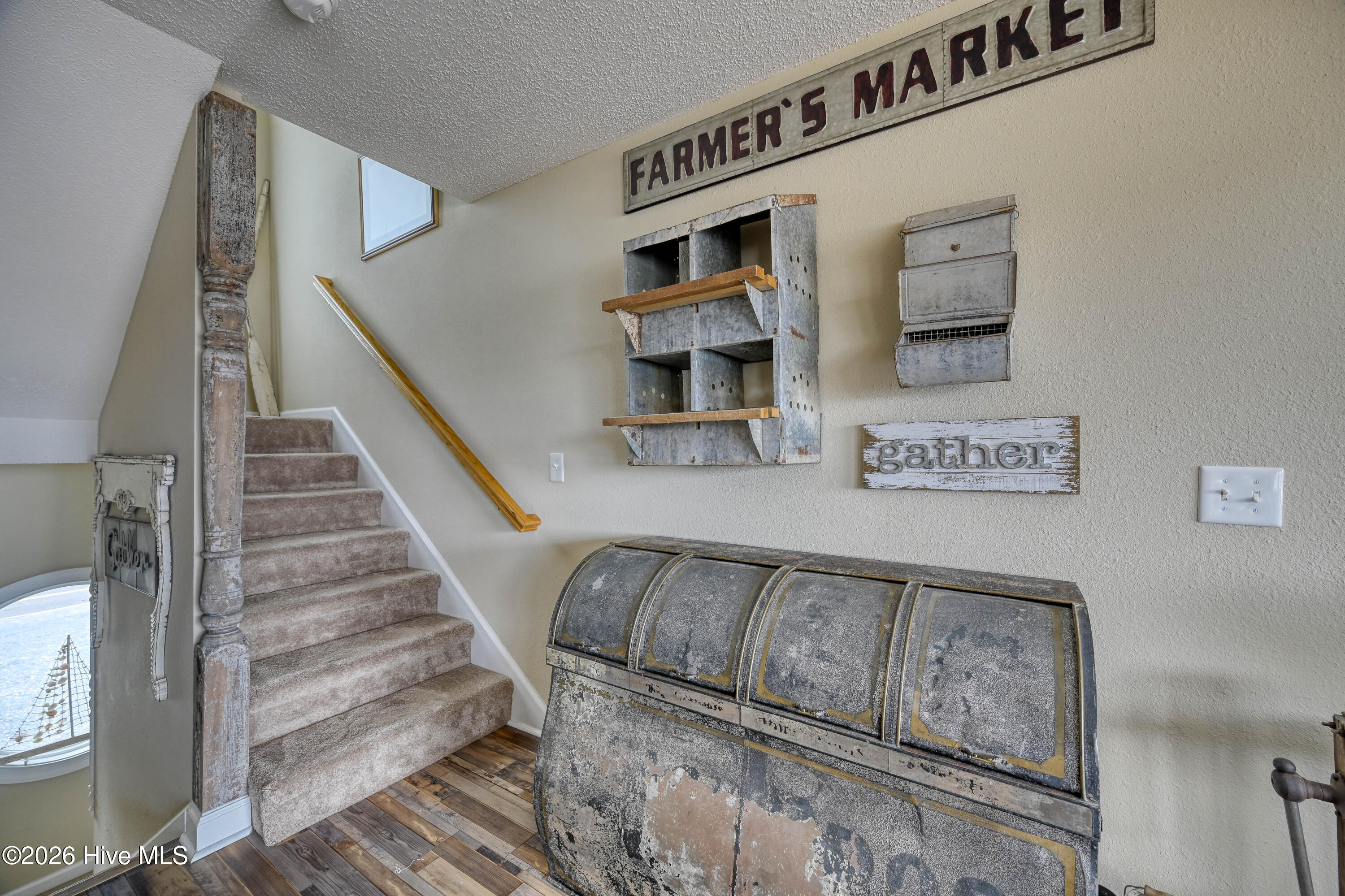 100558069 | Photo 36