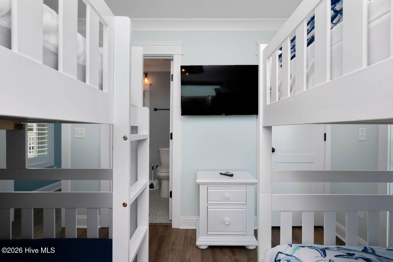 100560212 | Photo 78