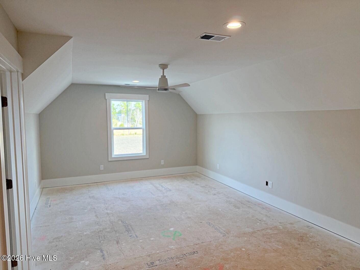 100547015 | Photo 23