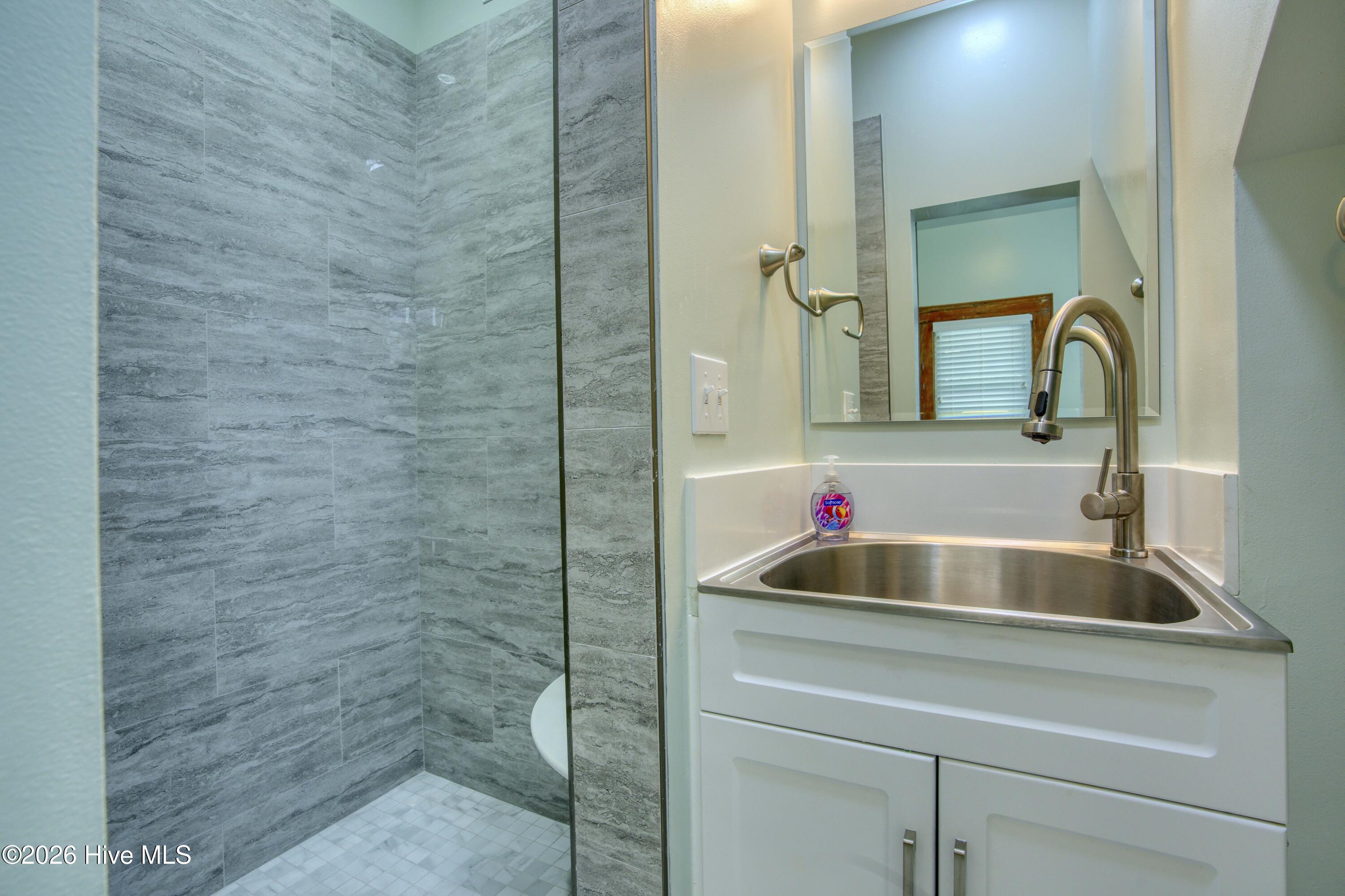 100549462 | Photo 17