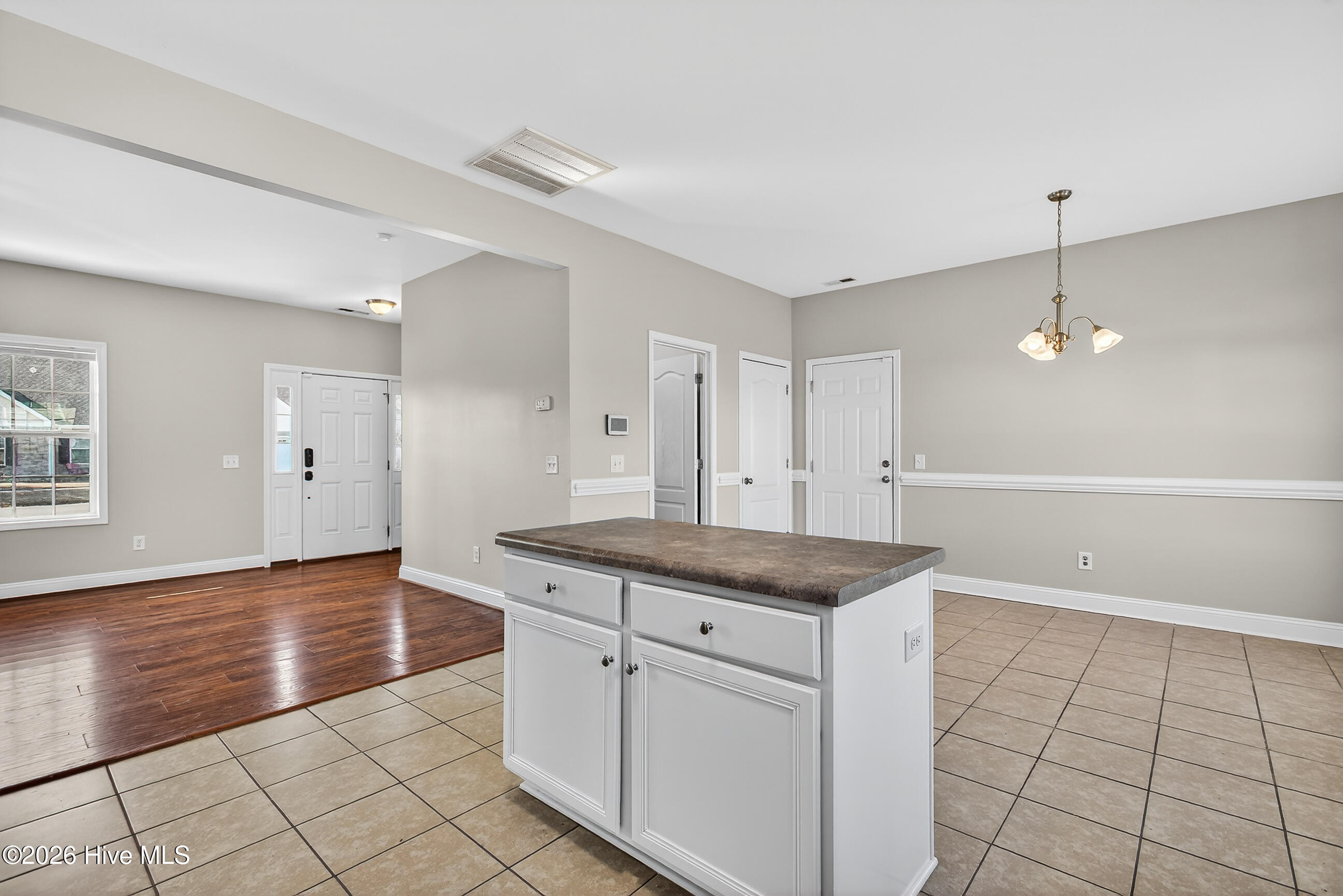 100547541 | Photo 11