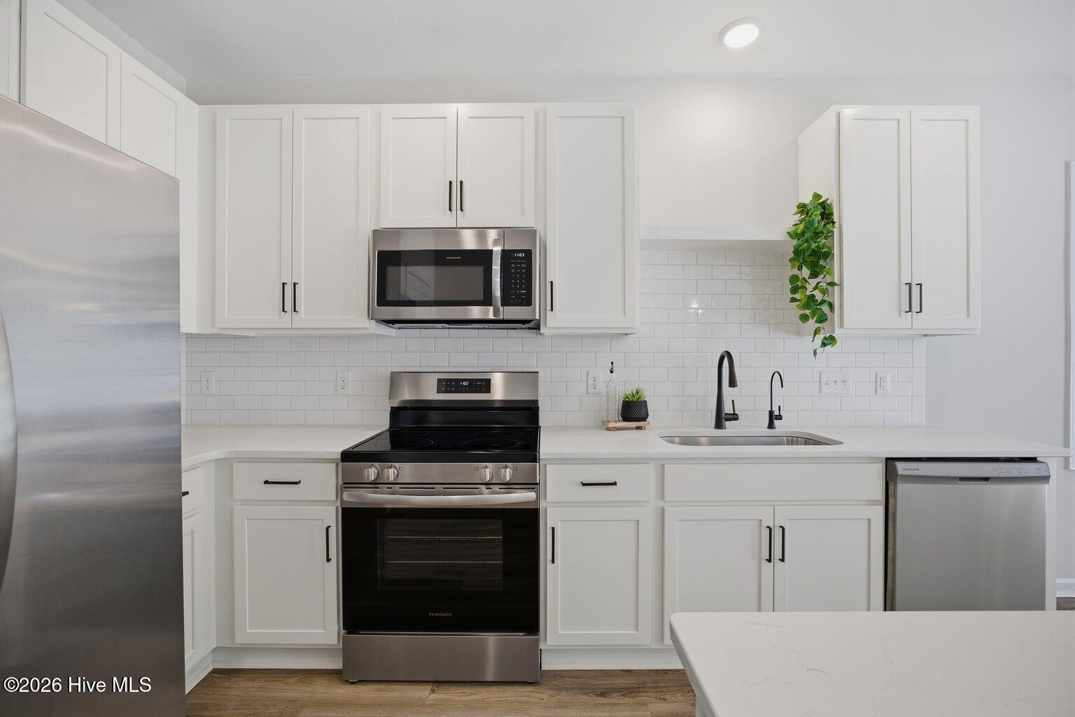 100565820 | Photo 12