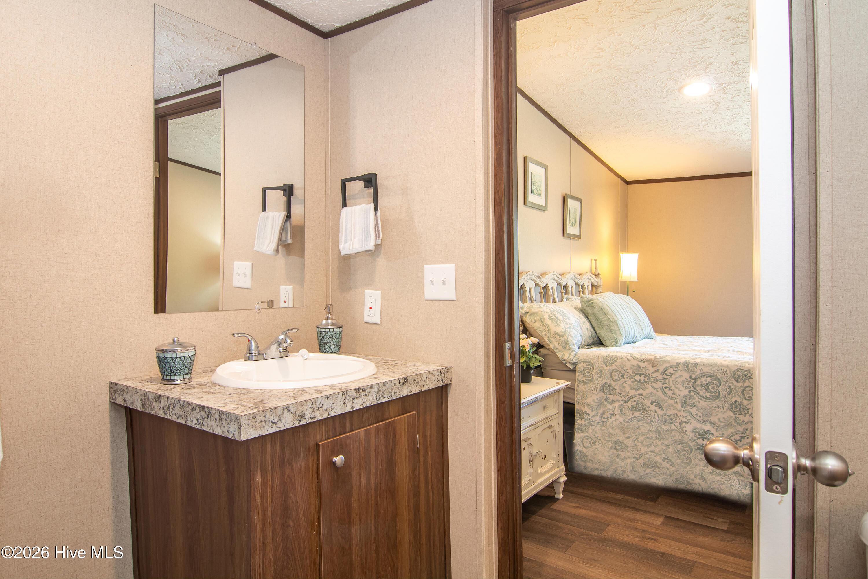 100563210 | Photo 18