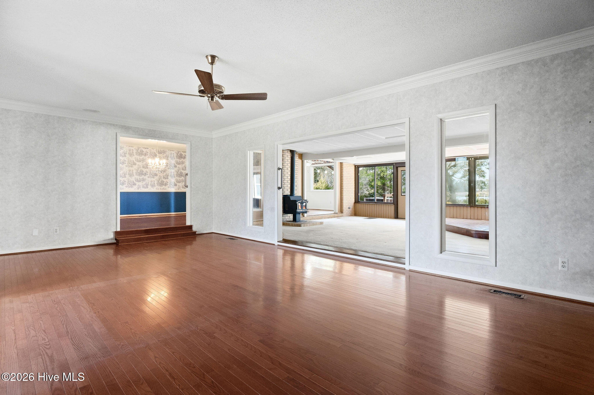 100556602 | Photo 10