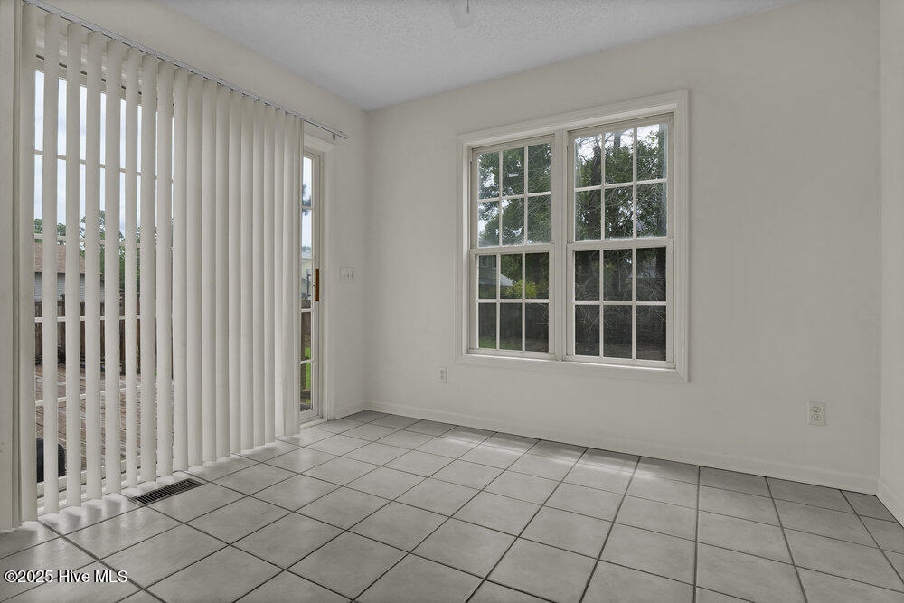 100513227 | Photo 14