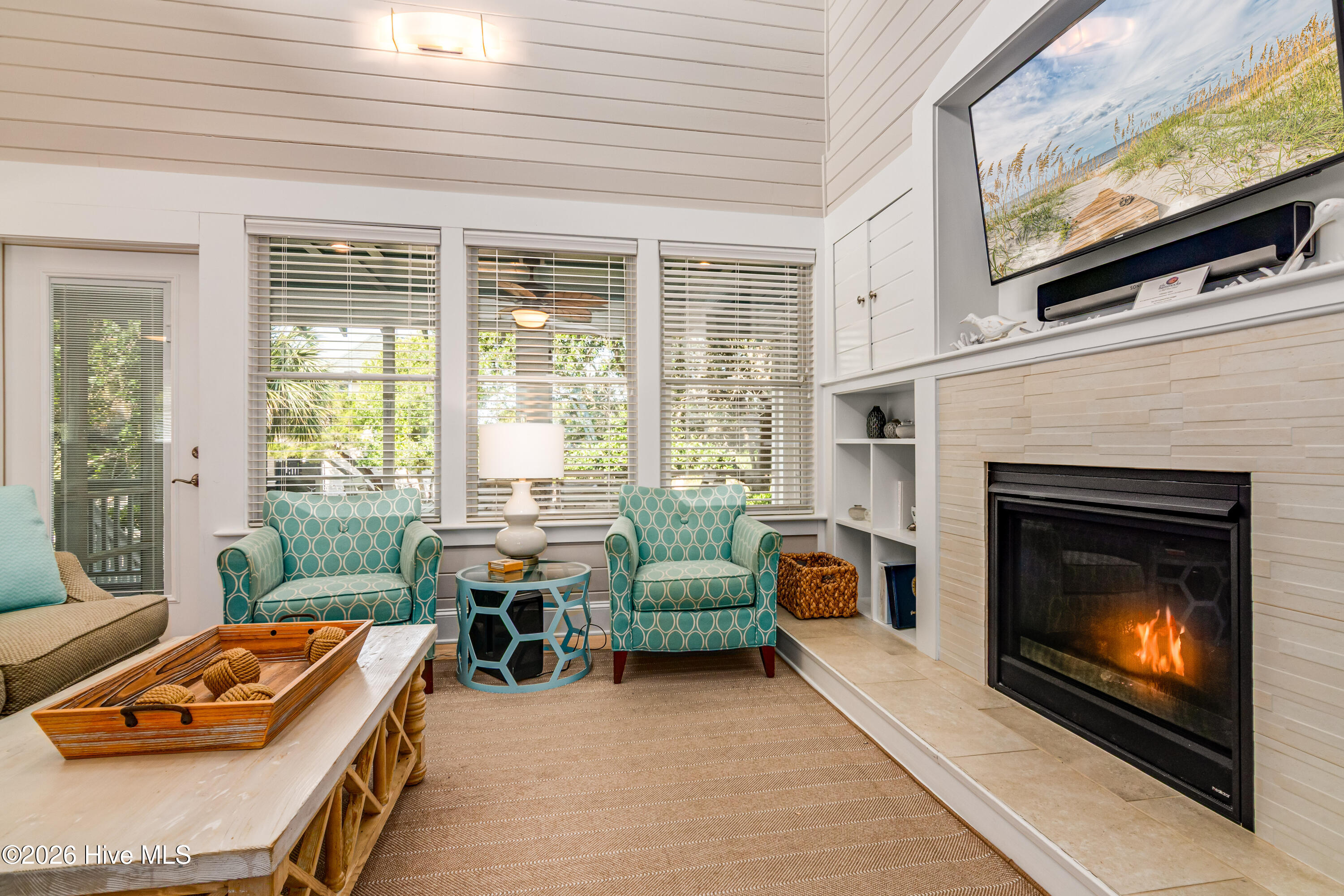 100565822 | Photo 17