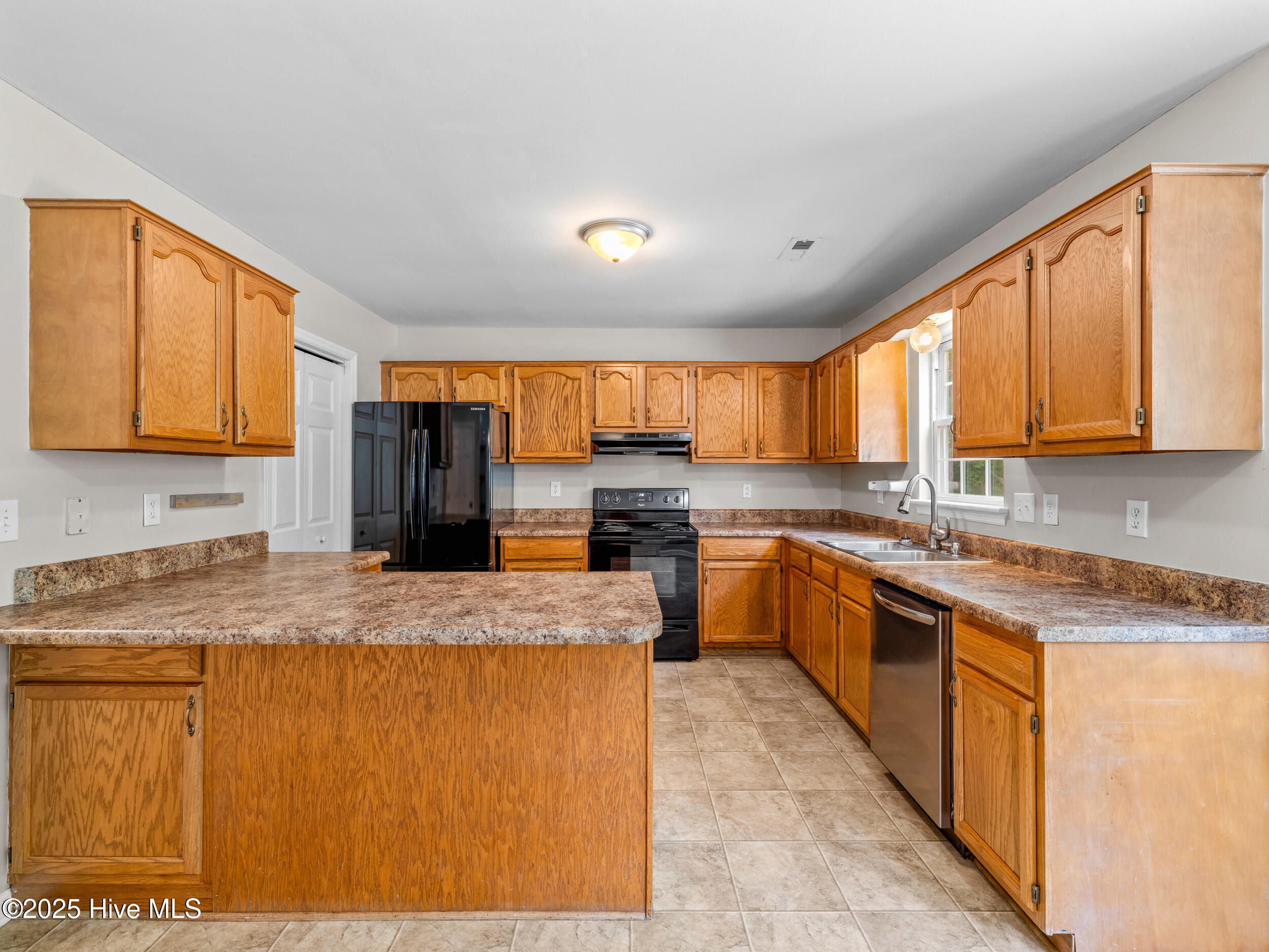 100554828 | Photo 19