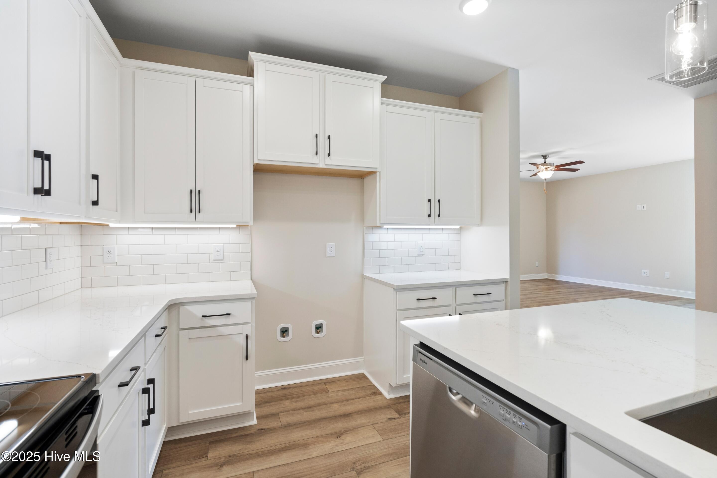 100543354 | Photo 23