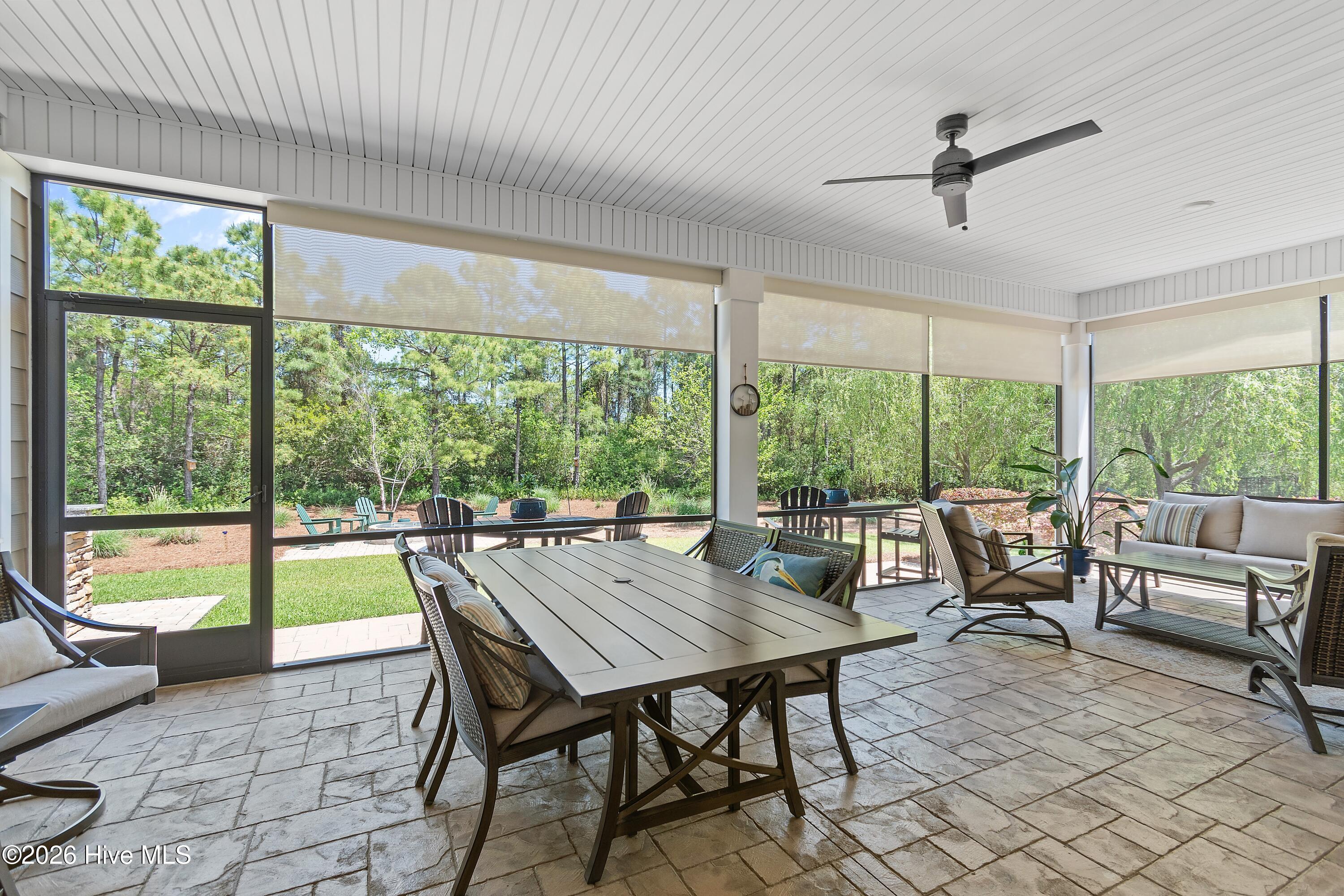 100568990 | Photo 58