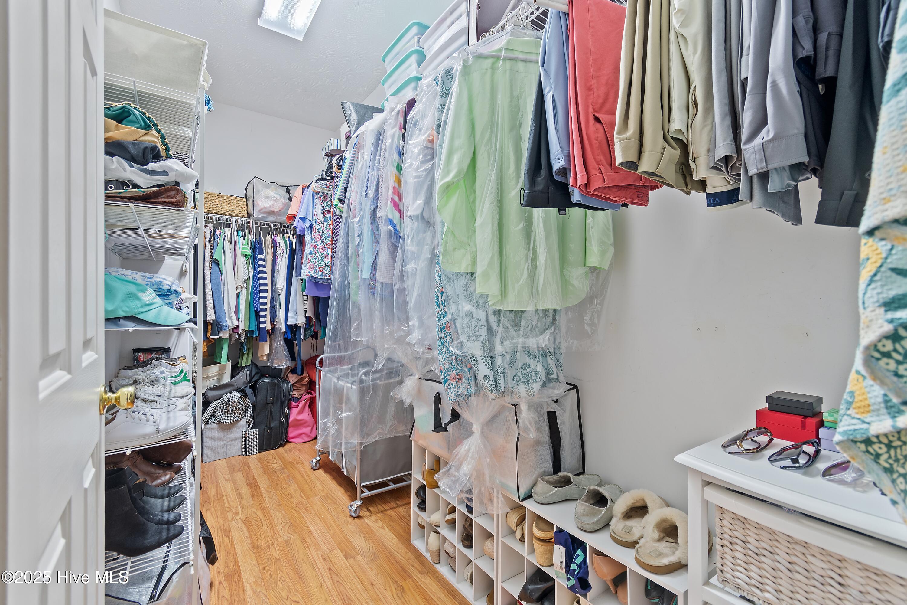 100522633 | Photo 25