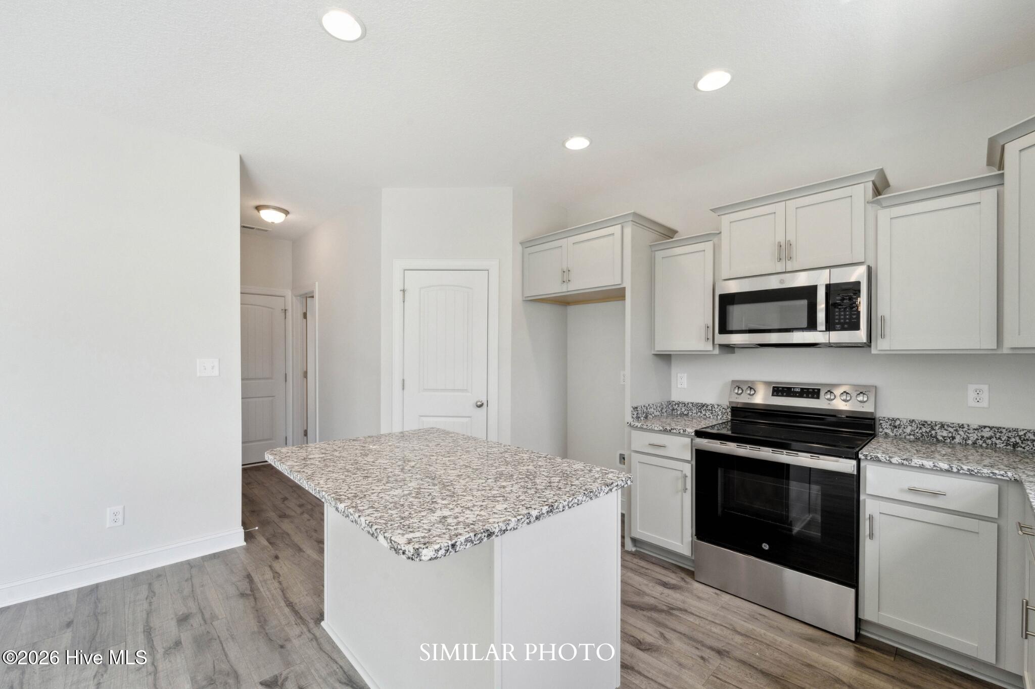 100561263 | Photo 14