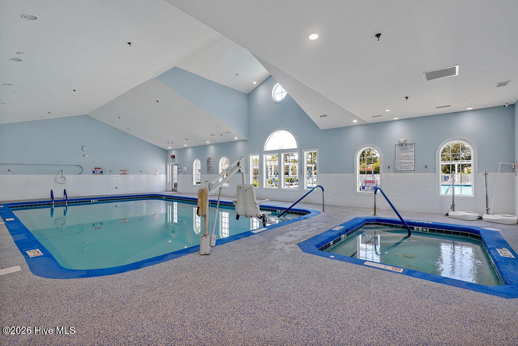 100567236 | Photo 43