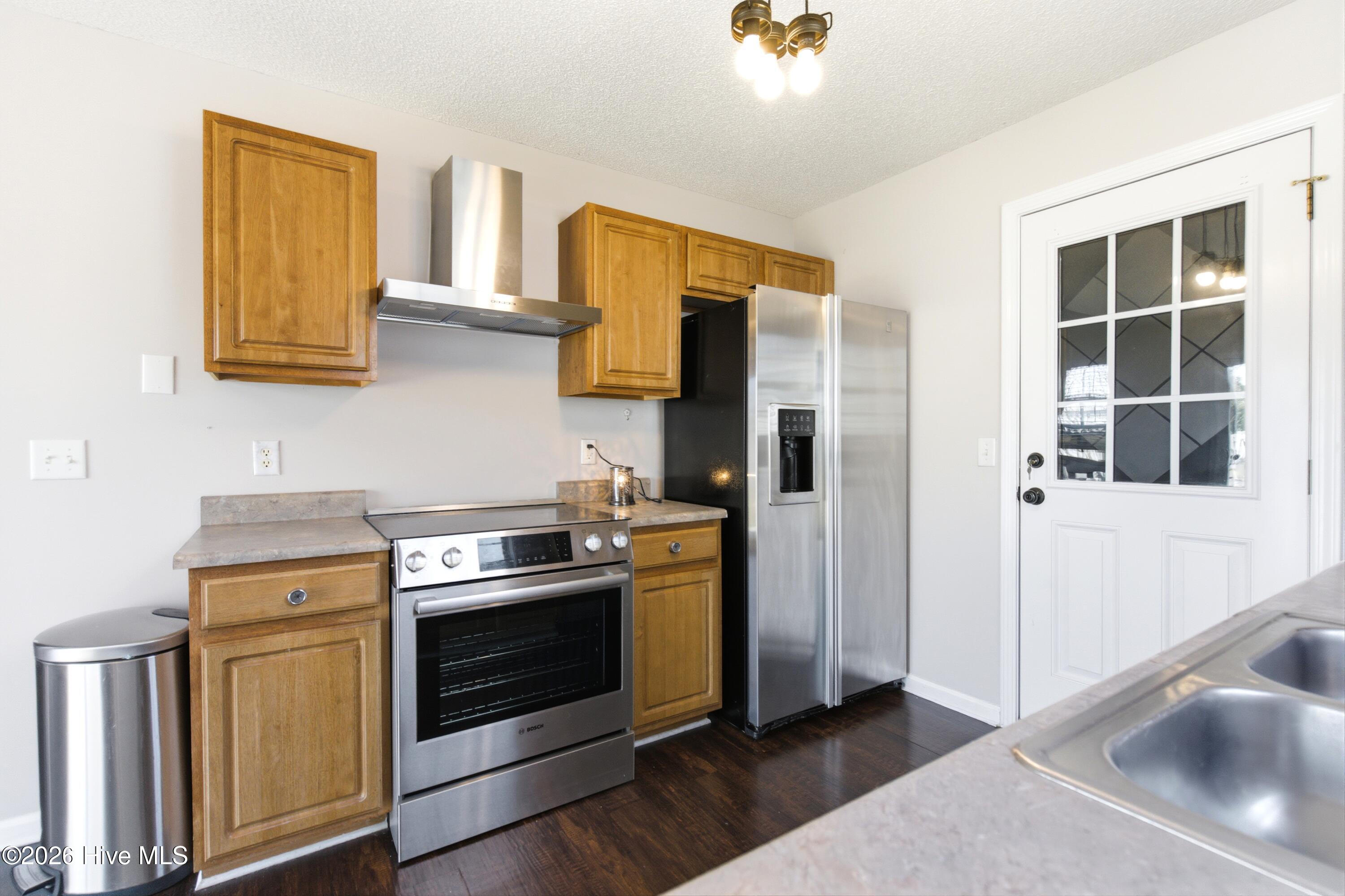 100560348 | Photo 13